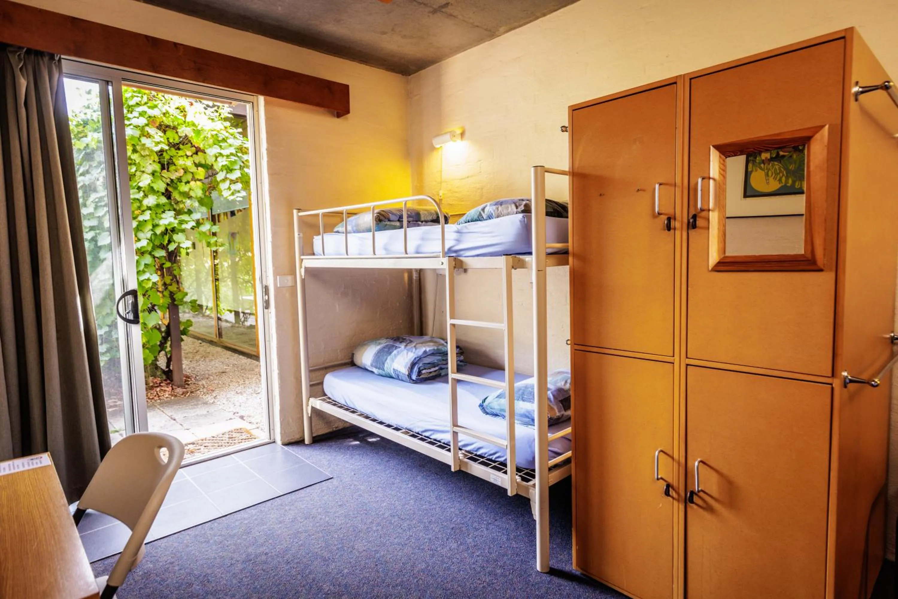Bedroom, Bed in YHA Grampians Eco, Halls Gap
