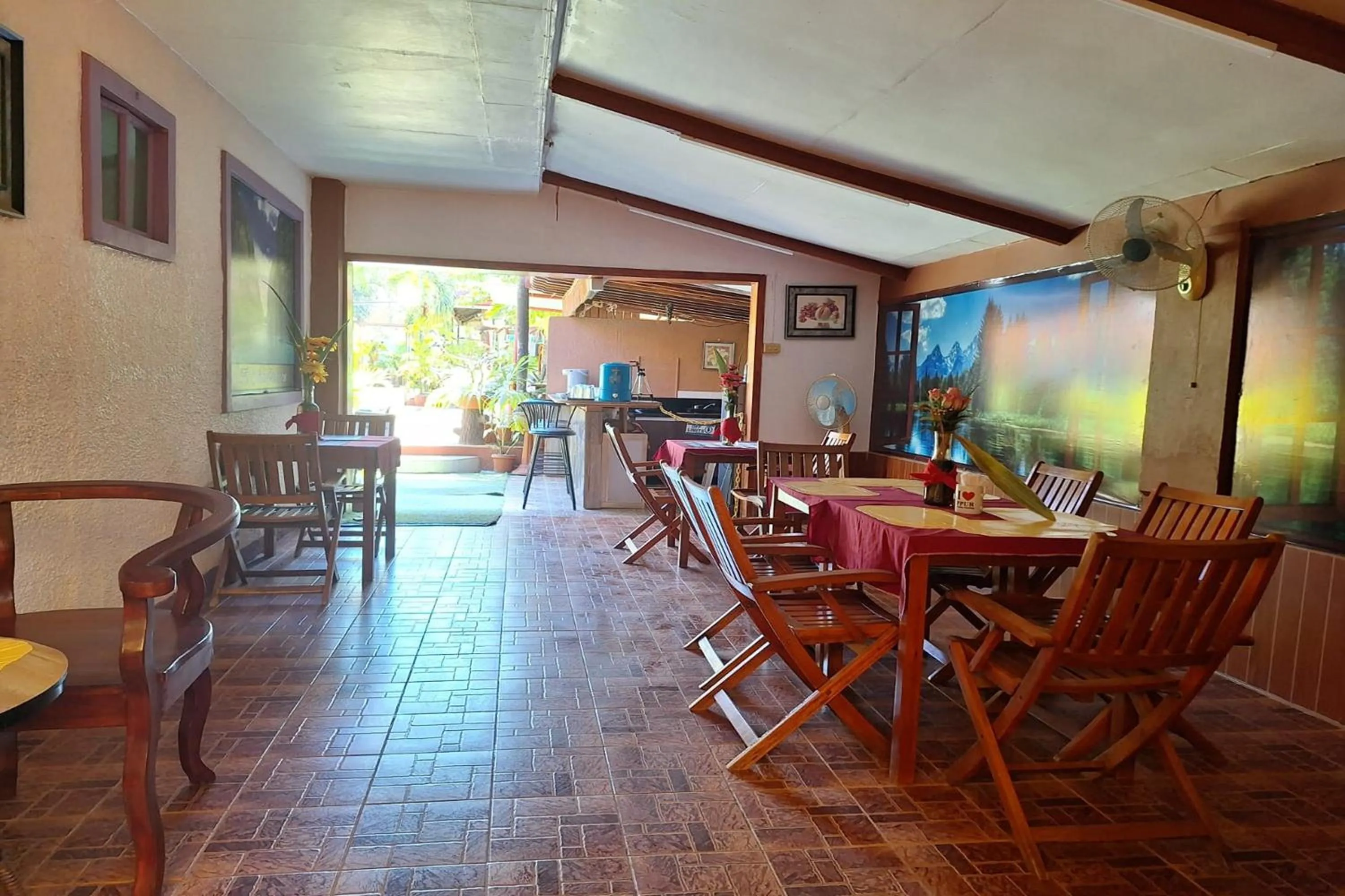 Restaurant/places to eat in Citadel Bed and Breakfast