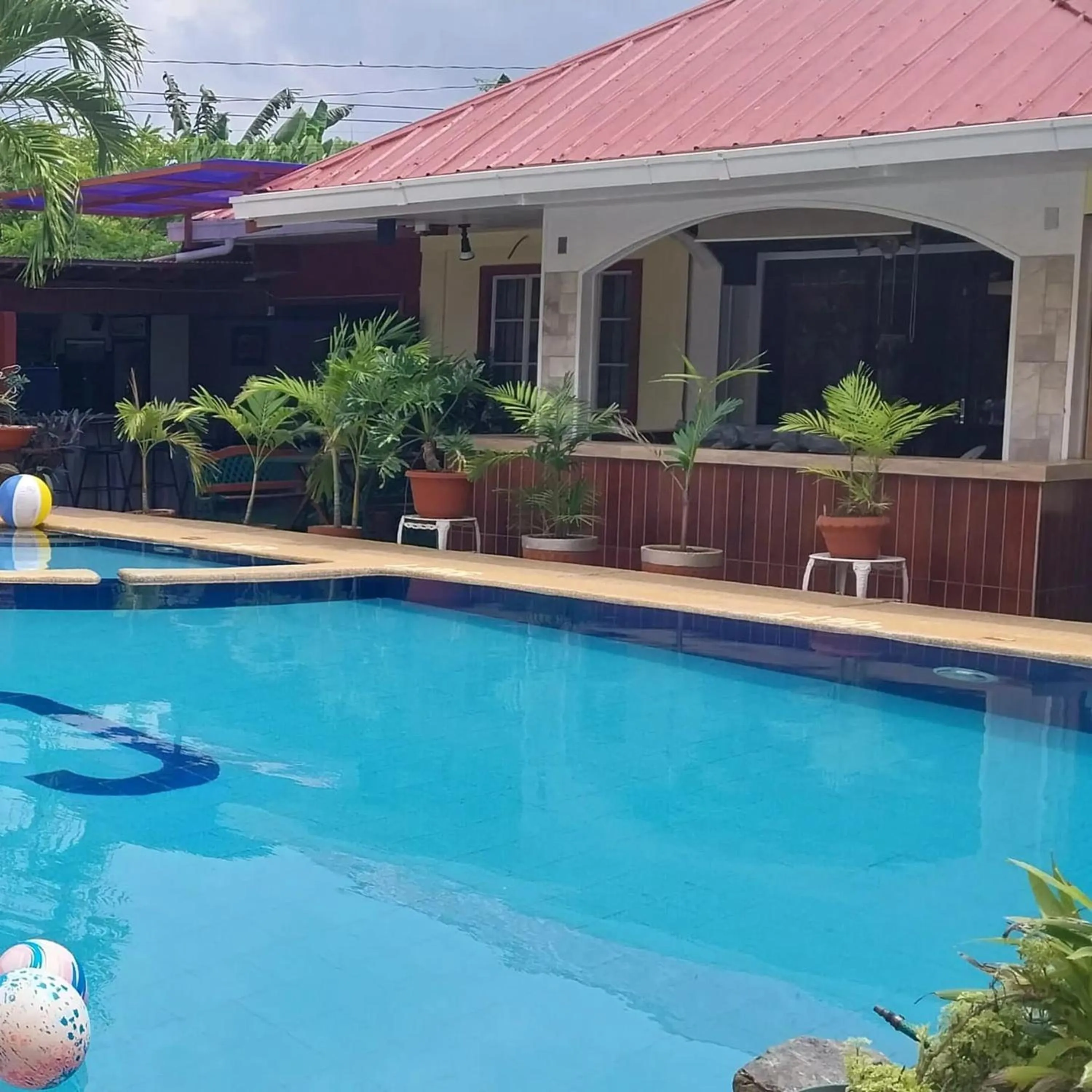 Swimming pool in Citadel Bed and Breakfast