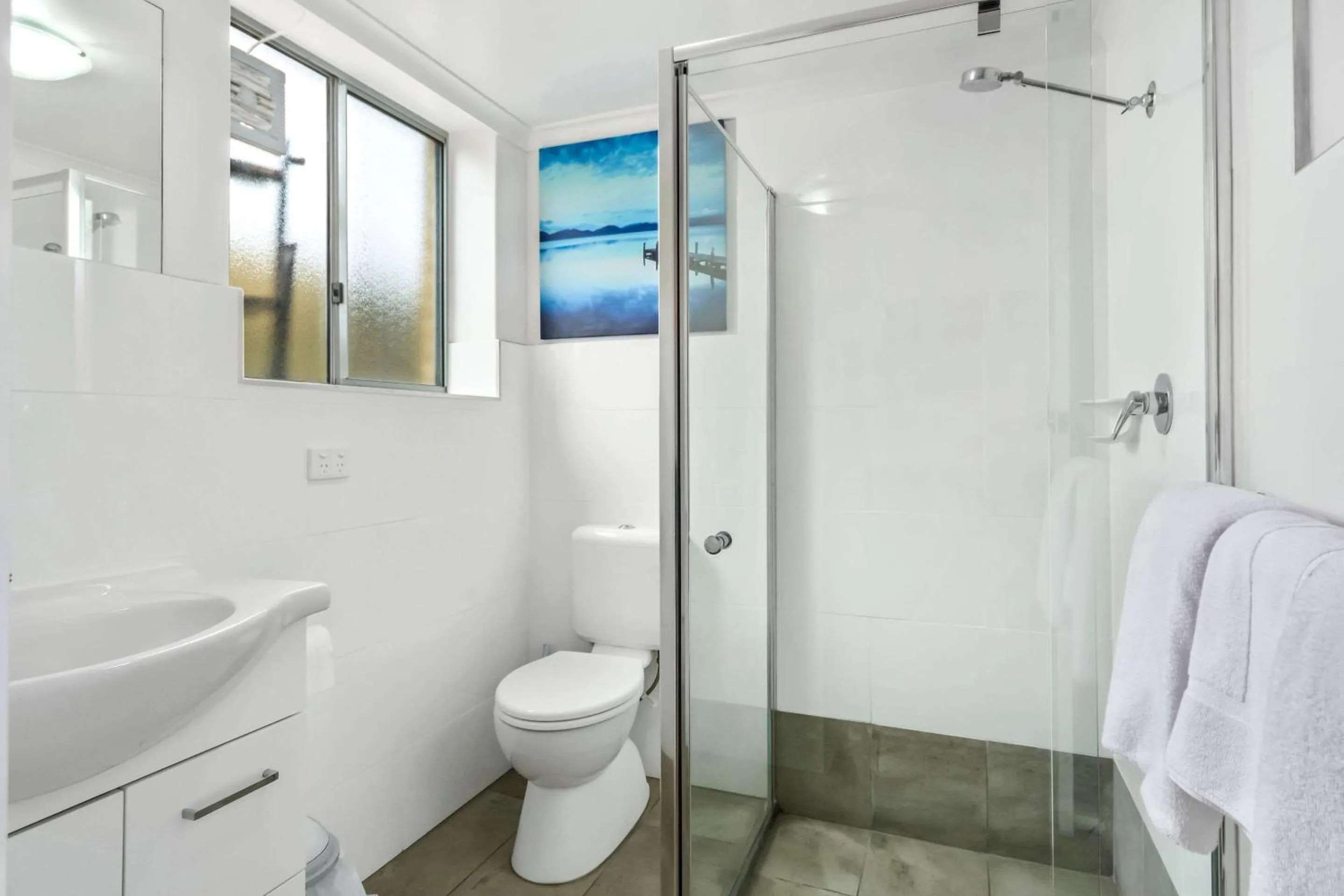 Photo of the whole room, Bathroom in Comfort Inn Victor Harbor