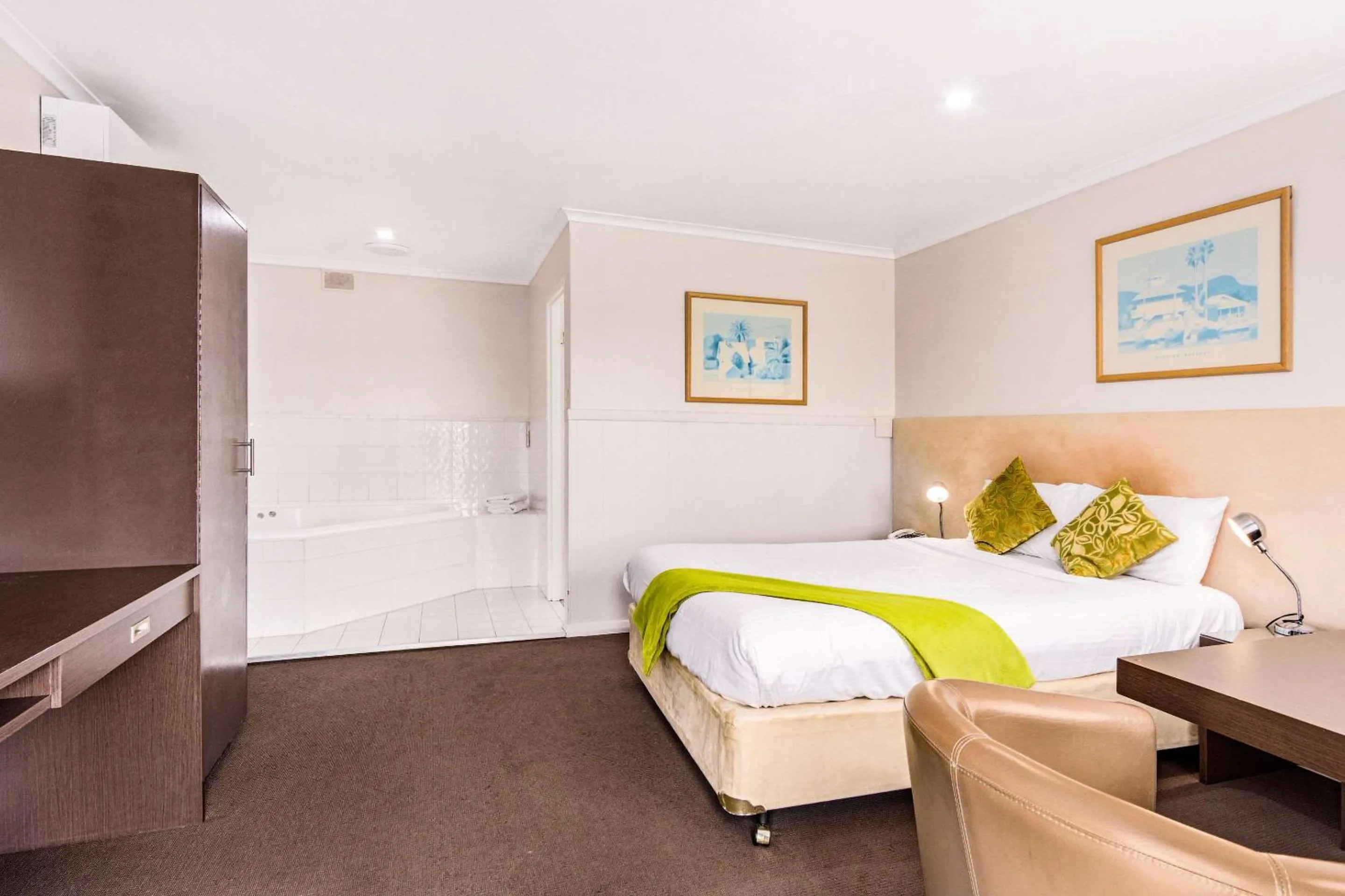 Photo of the whole room in Comfort Inn Victor Harbor