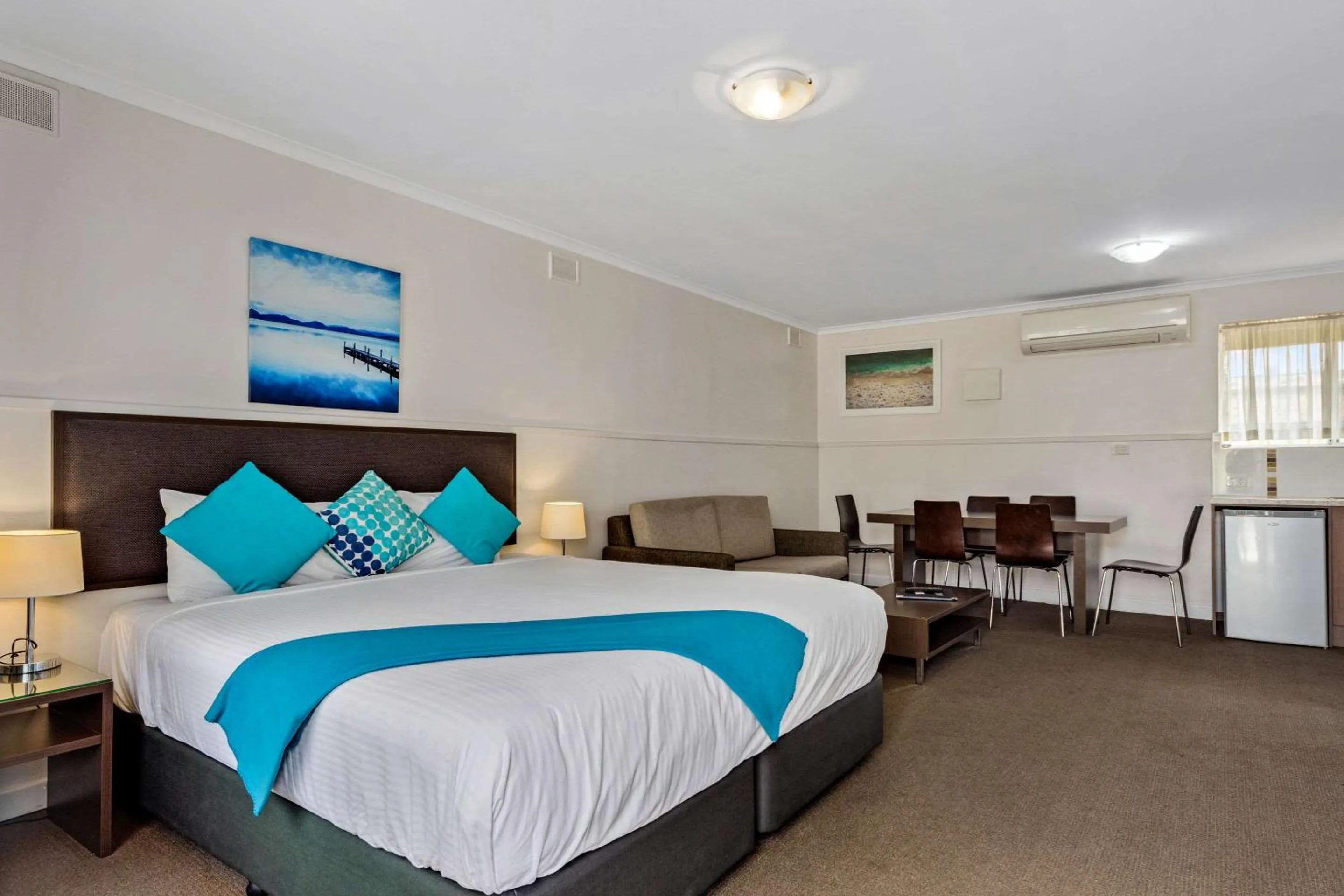 Photo of the whole room in Comfort Inn Victor Harbor