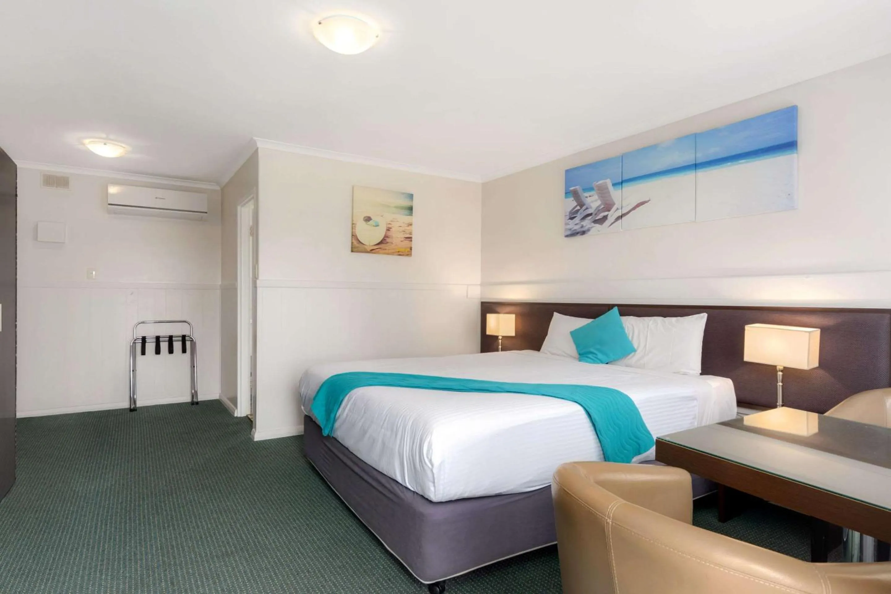 Photo of the whole room in Comfort Inn Victor Harbor