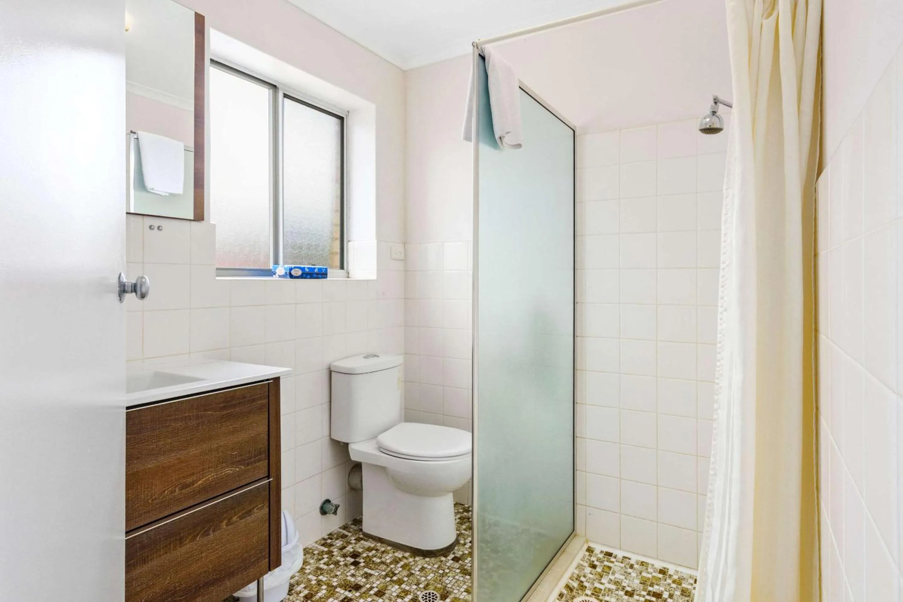 Photo of the whole room, Bathroom in Comfort Inn Victor Harbor