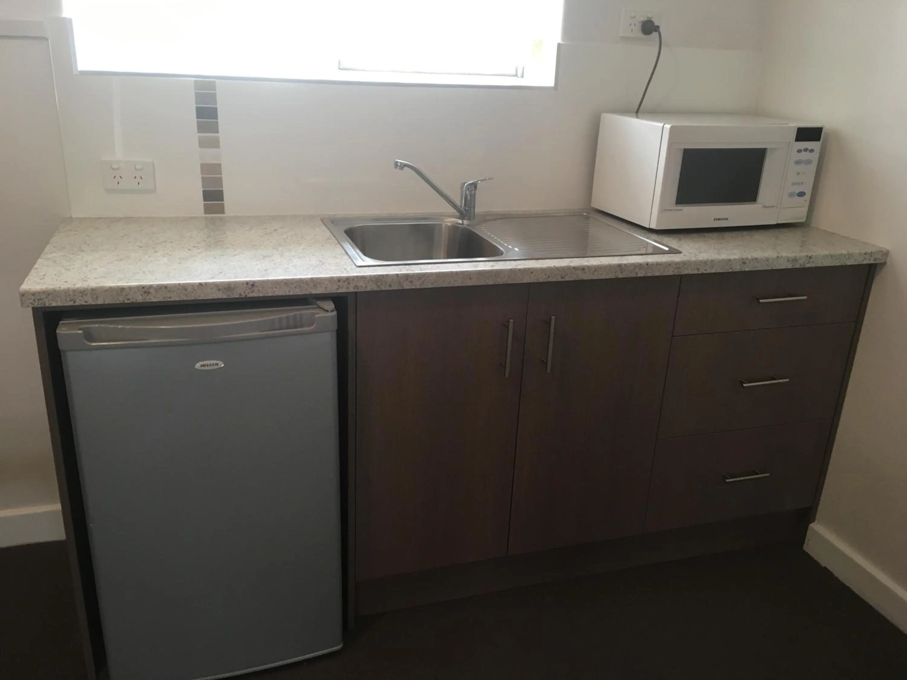 Kitchen/Kitchenette in Comfort Inn Victor Harbor