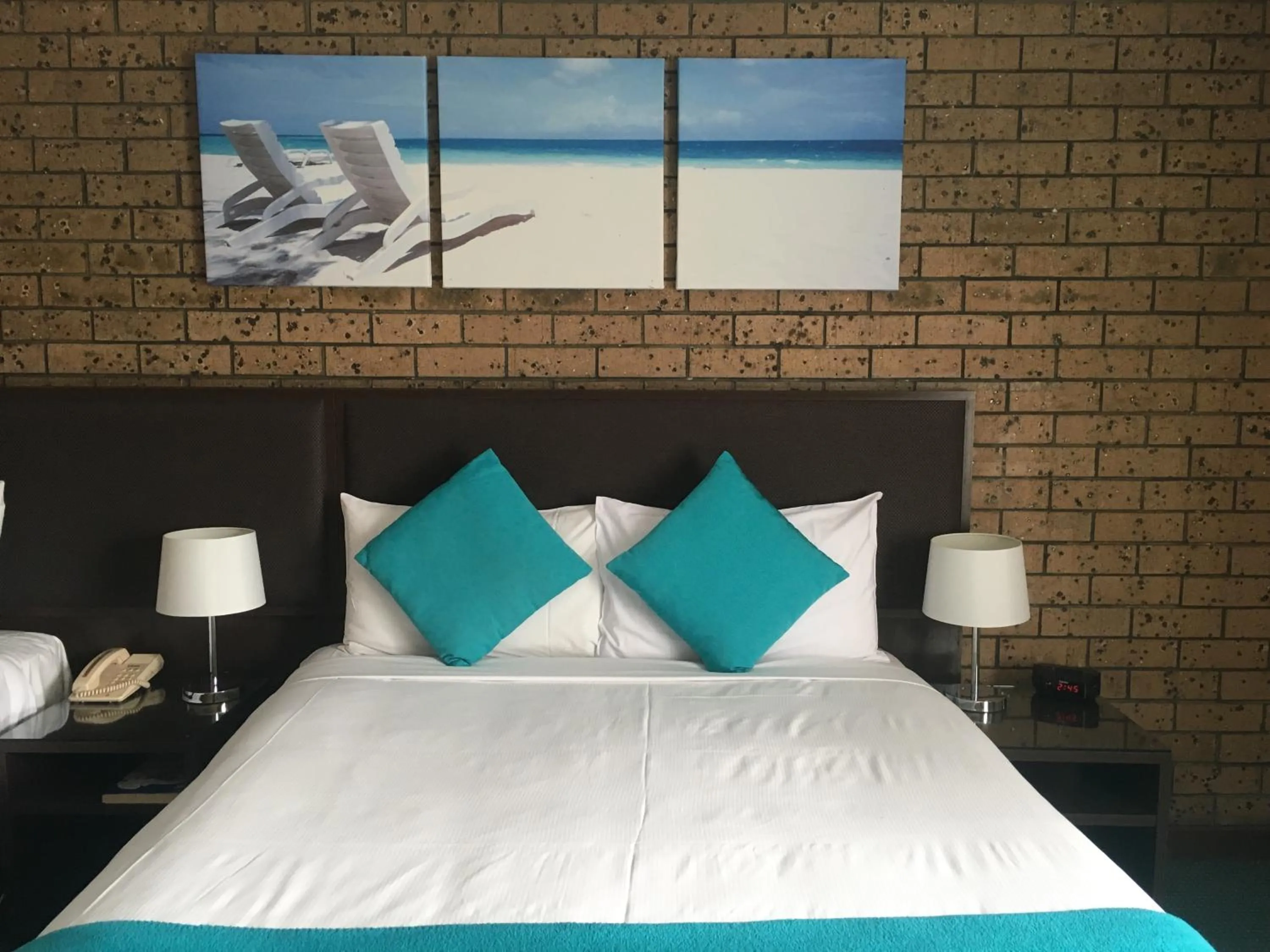 Photo of the whole room in Comfort Inn Victor Harbor