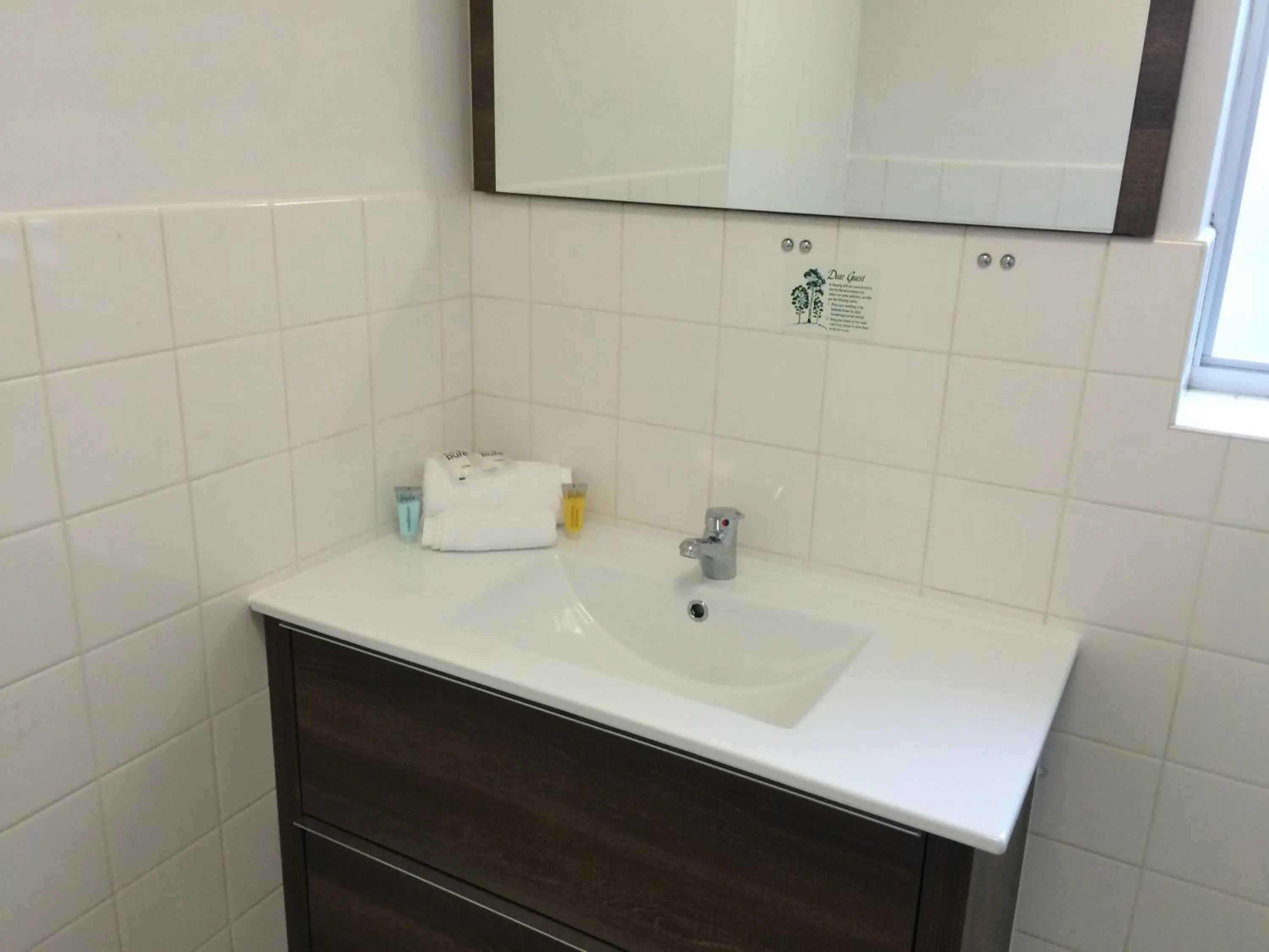 Bathroom in Comfort Inn Victor Harbor