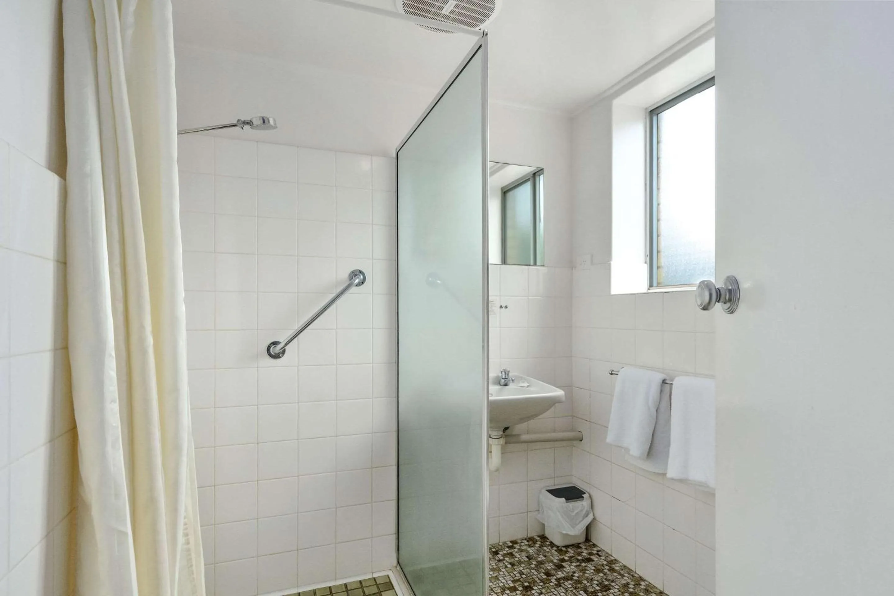 Bathroom in Comfort Inn Victor Harbor