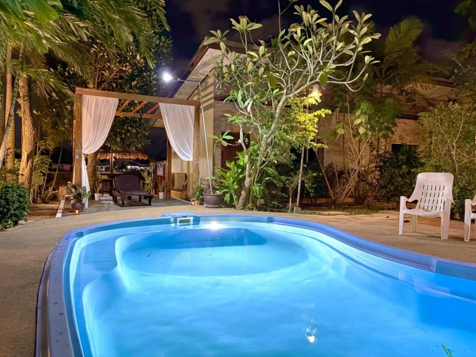 Swimming pool in Canal Resort