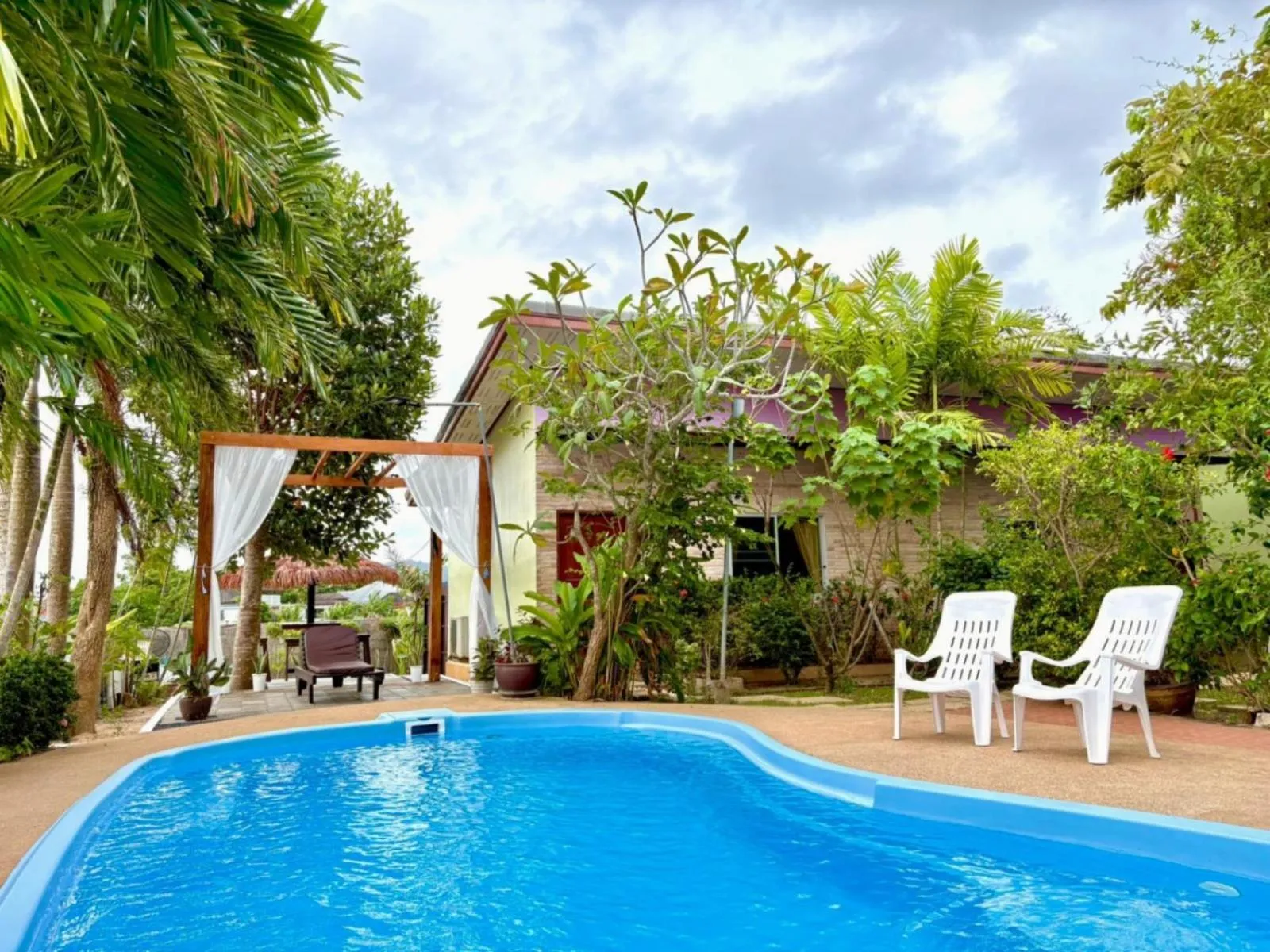 Swimming pool in Canal Resort