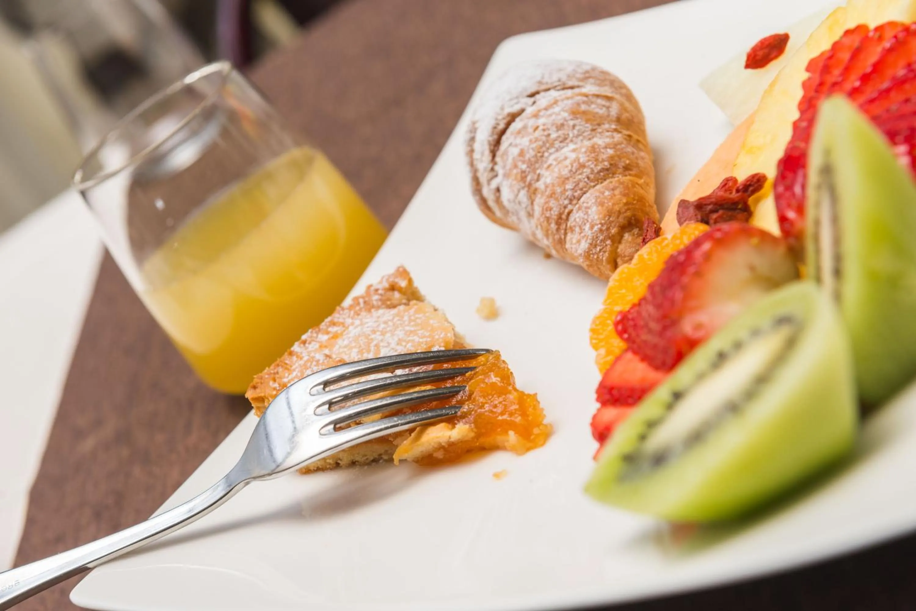 Breakfast in UNA HOTELS Regina Bari