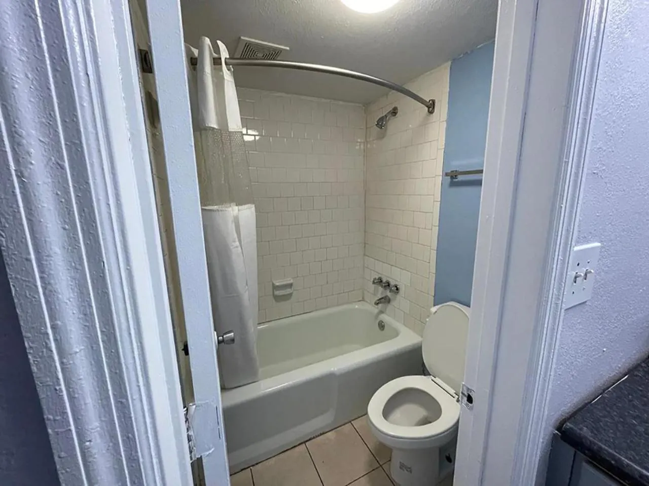 Bathroom in Budgetel Chattanooga