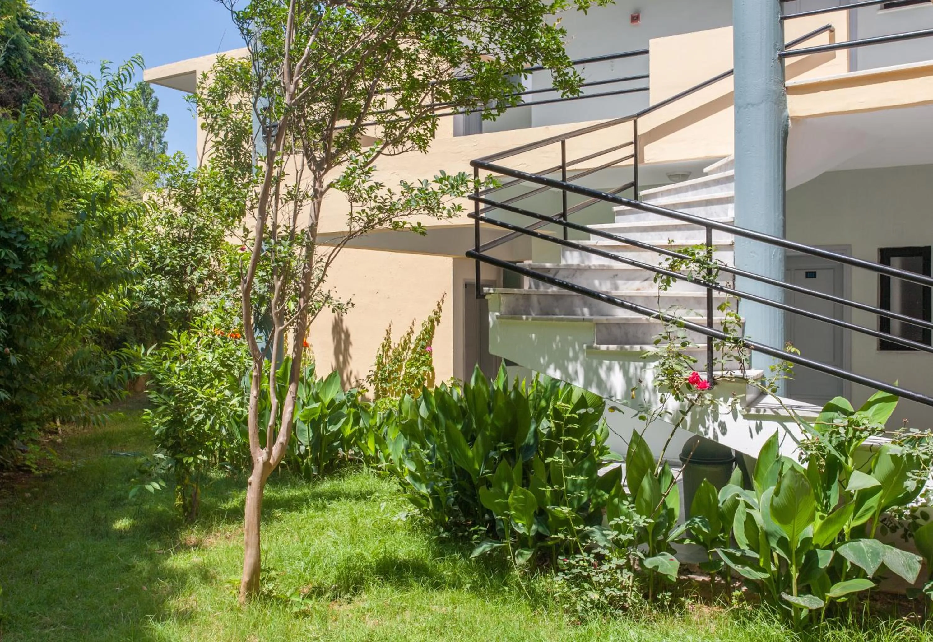 Garden in Akasti Hotel