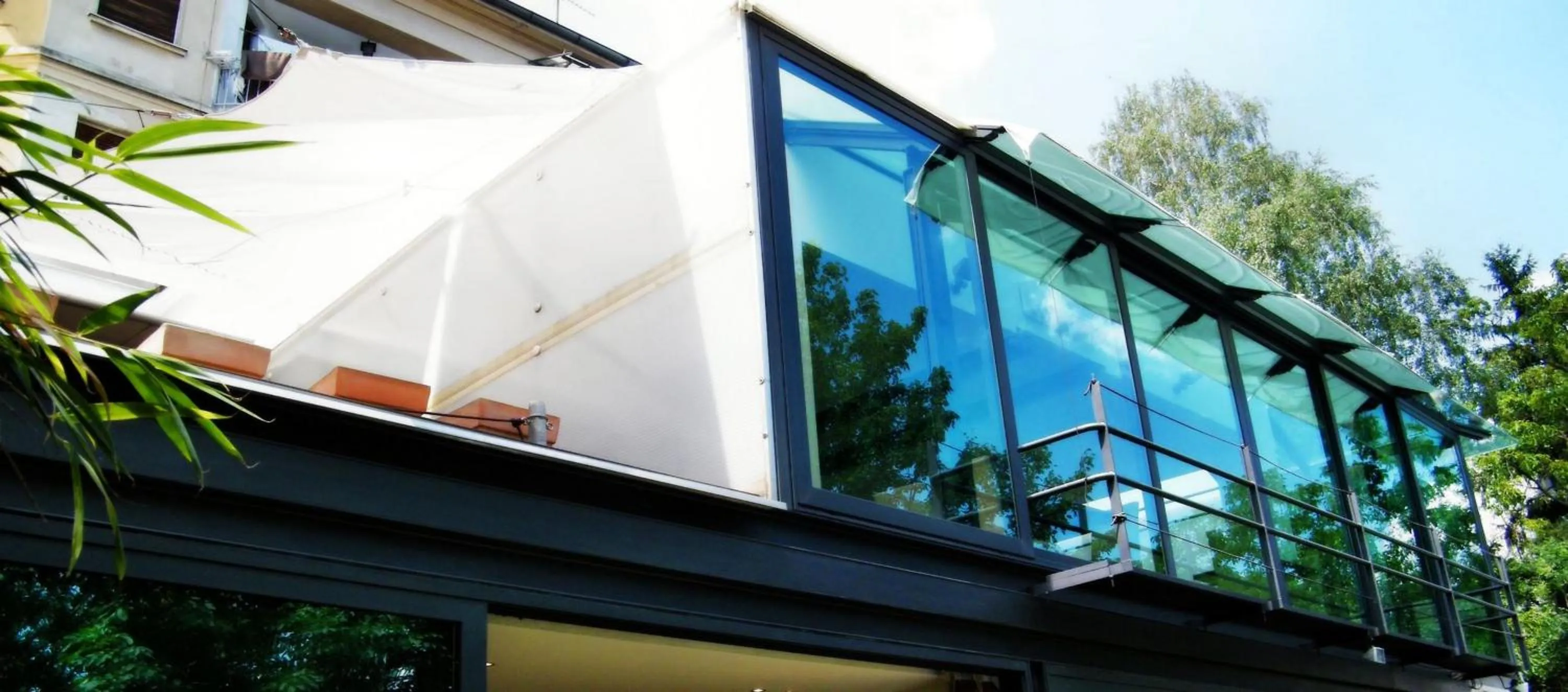 Facade/entrance in Hotel President