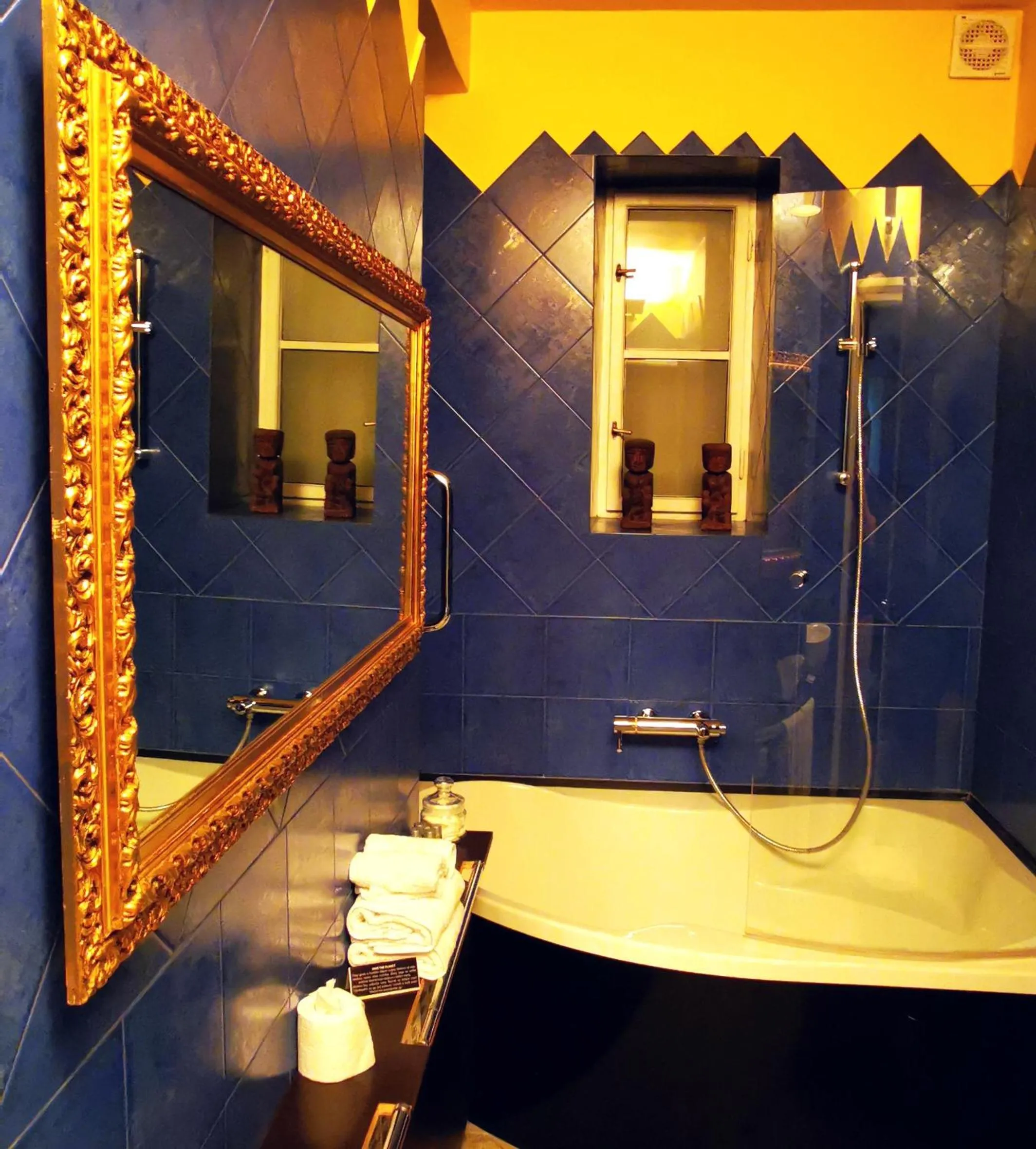 Bathroom in Hotel President