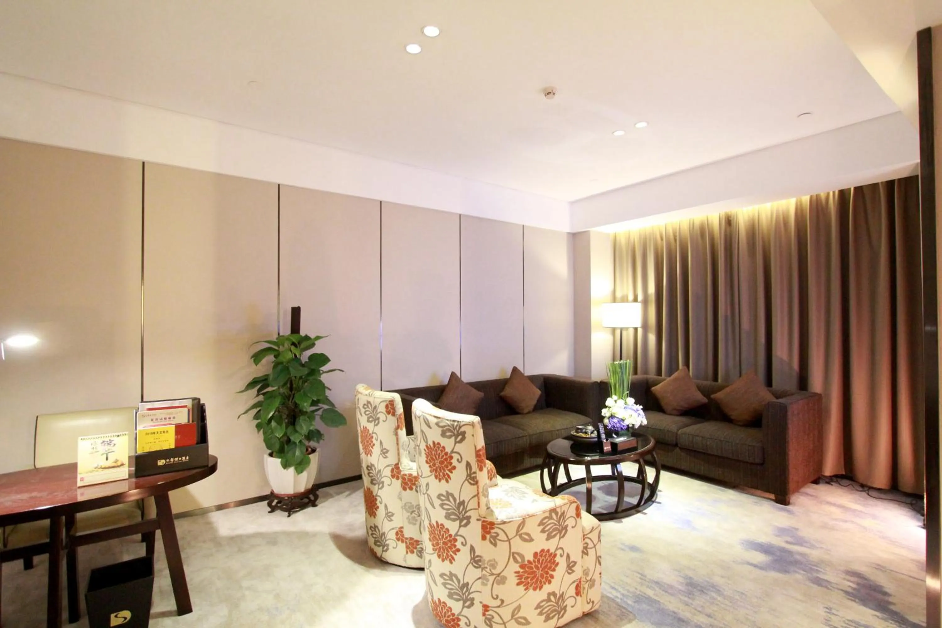 Decorative detail in Shenzhen Shuidu Holiday Hotel, North Railway Station