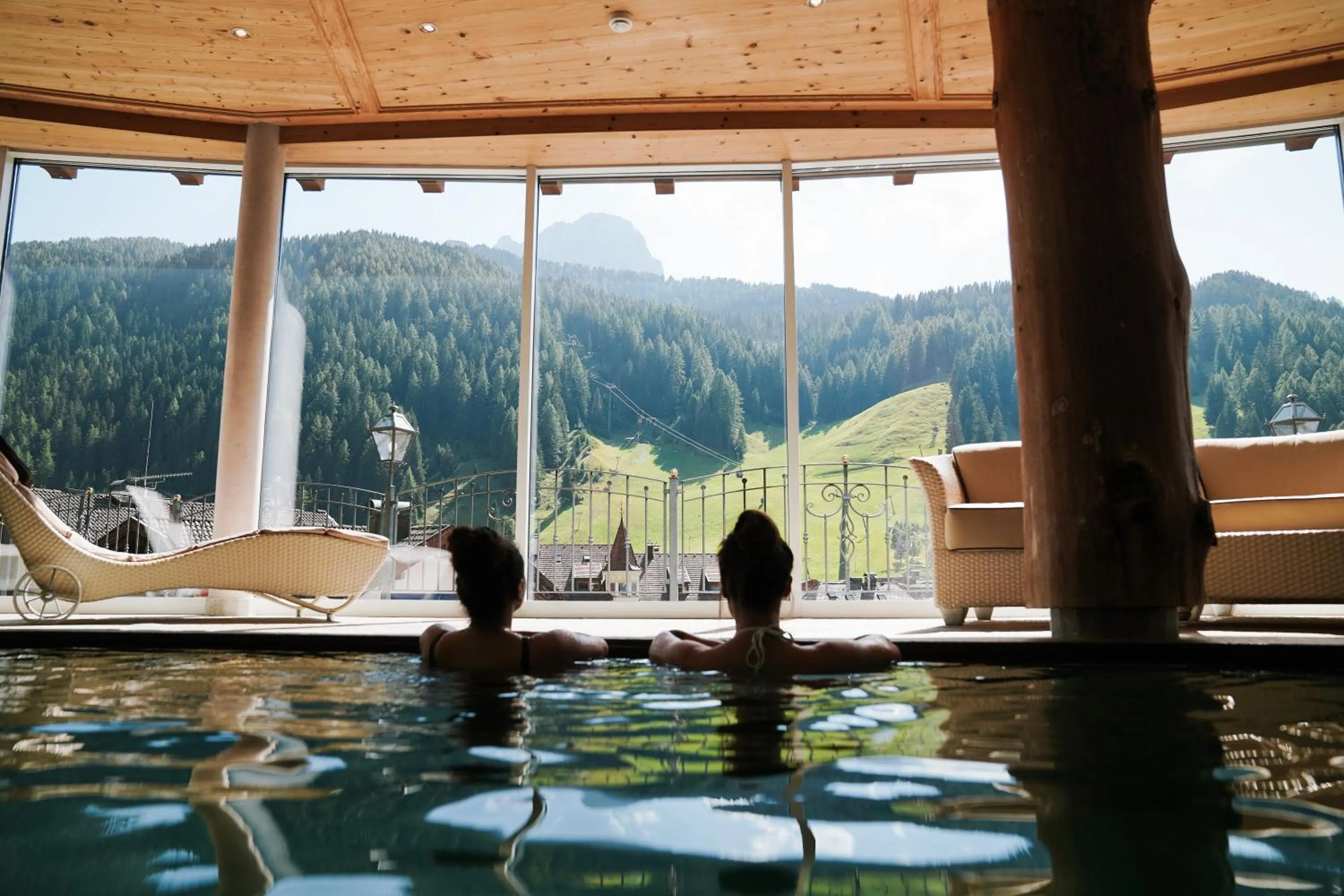 Swimming pool in Hotel Sun Valley