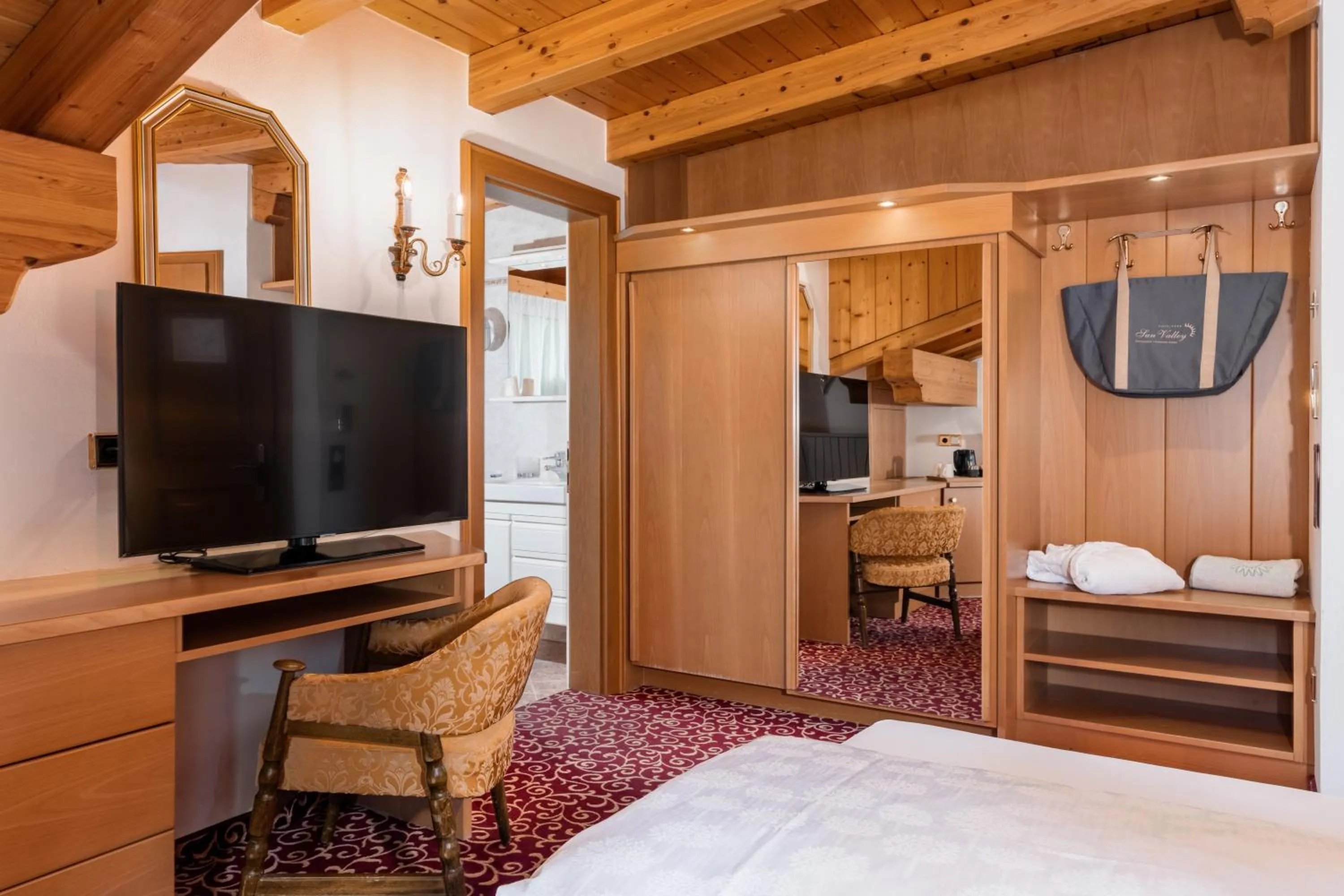 Photo of the whole room, Bed in Hotel Sun Valley