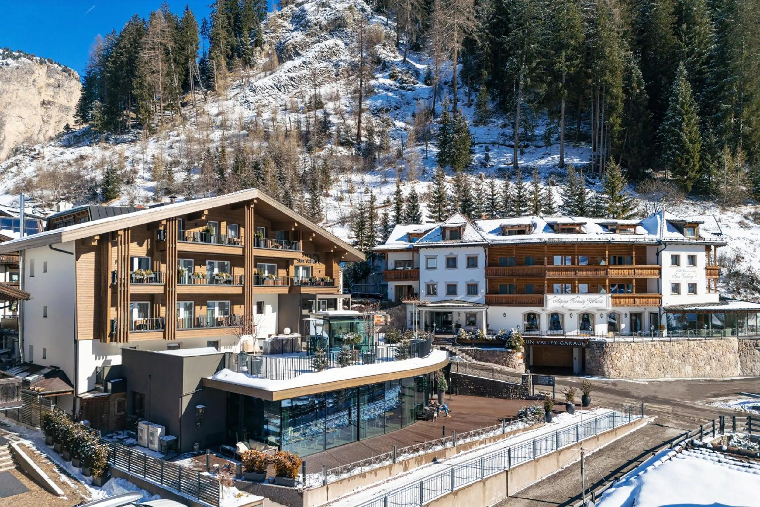 Property building in Hotel Sun Valley