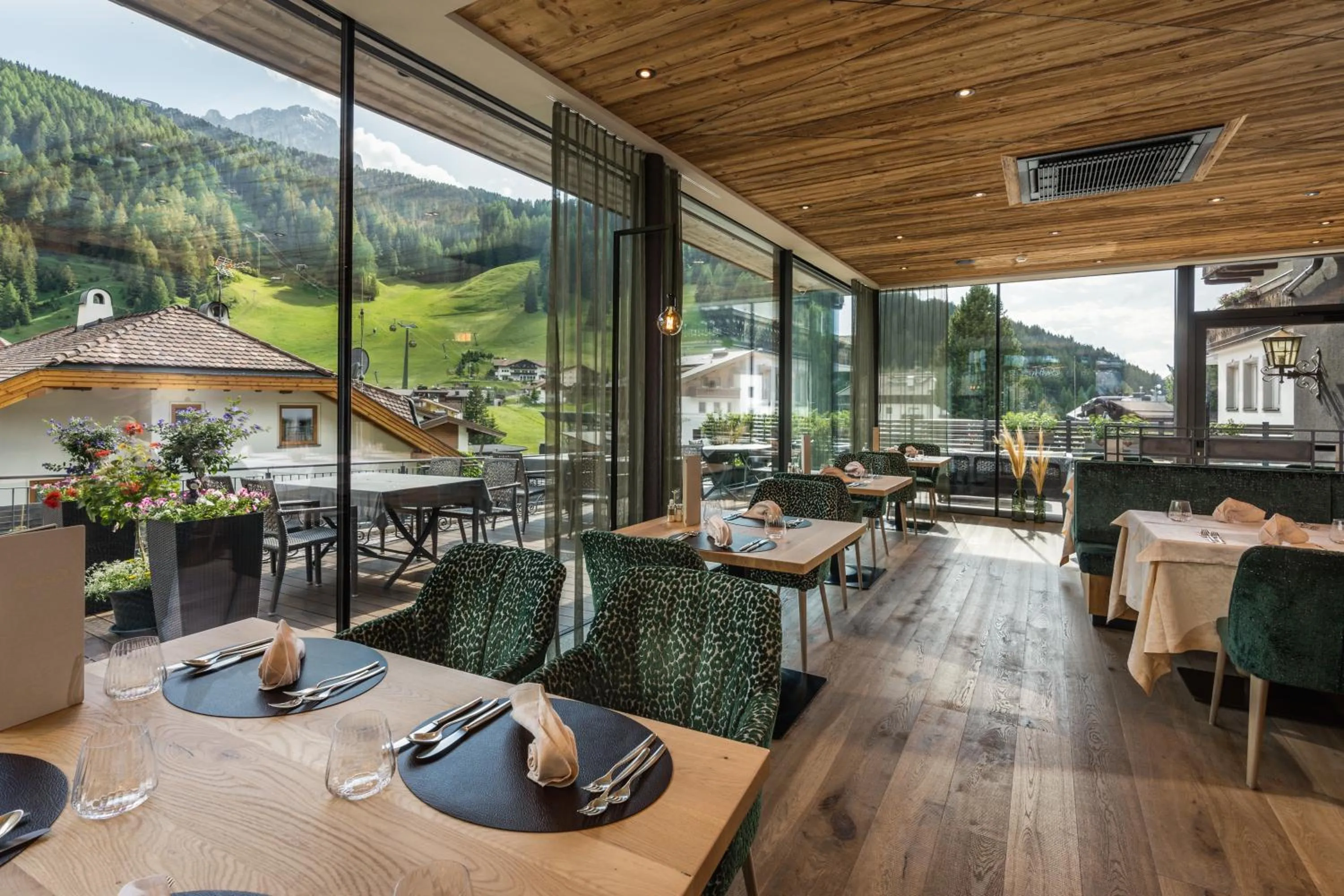 Restaurant/places to eat in Hotel Sun Valley