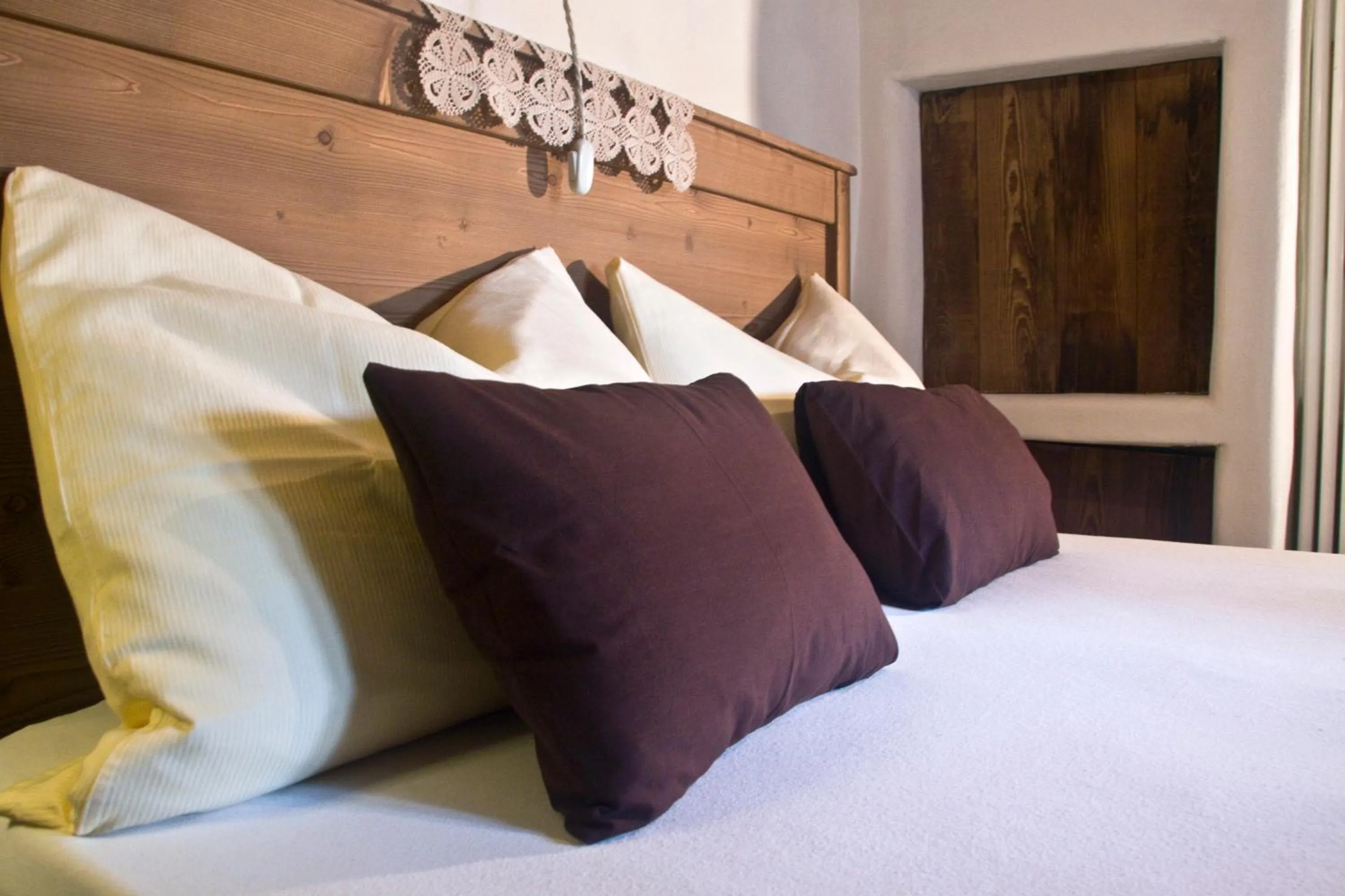 Decorative detail, Bed in Contrada Beltramelli