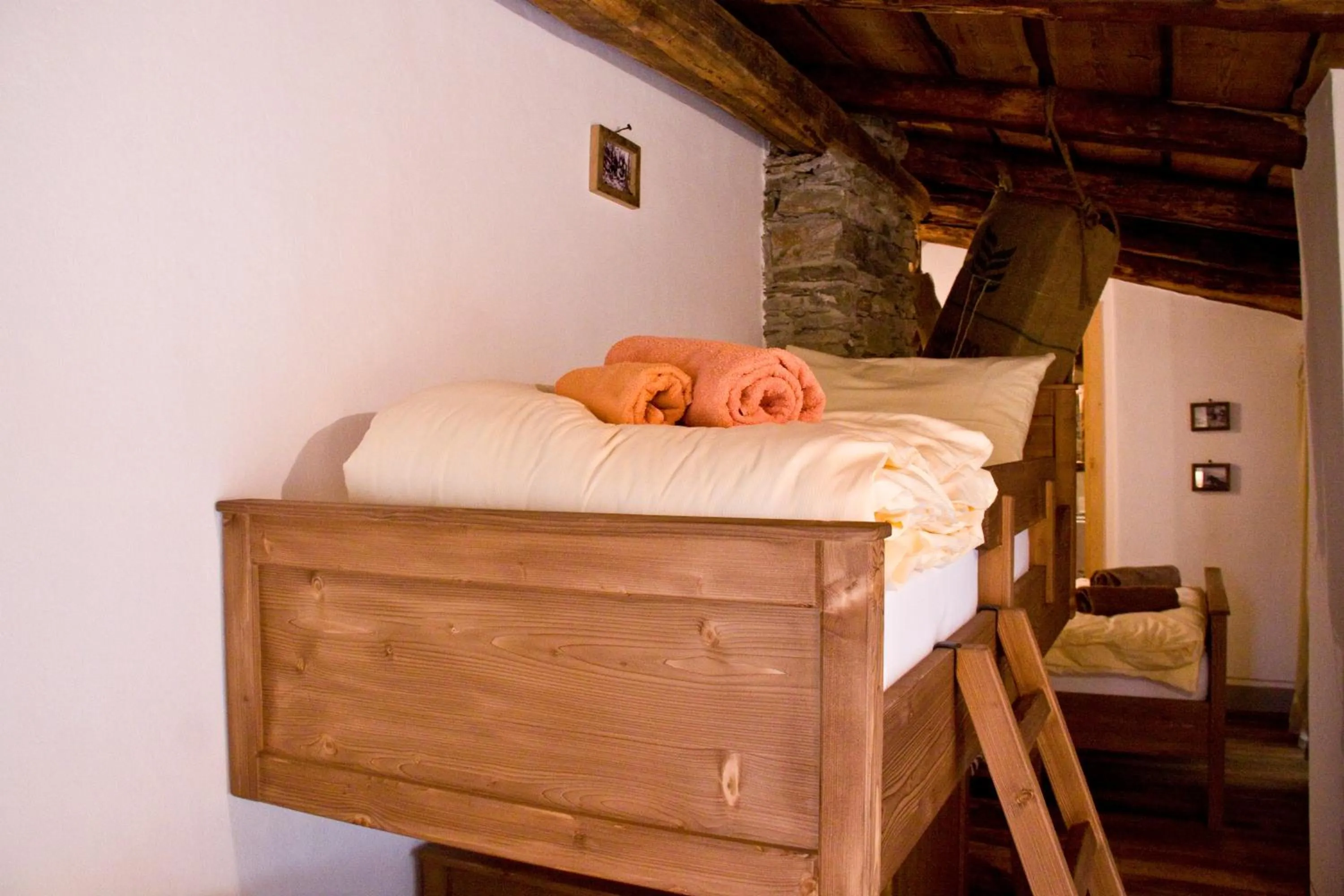 bunk bed, Bed in Contrada Beltramelli