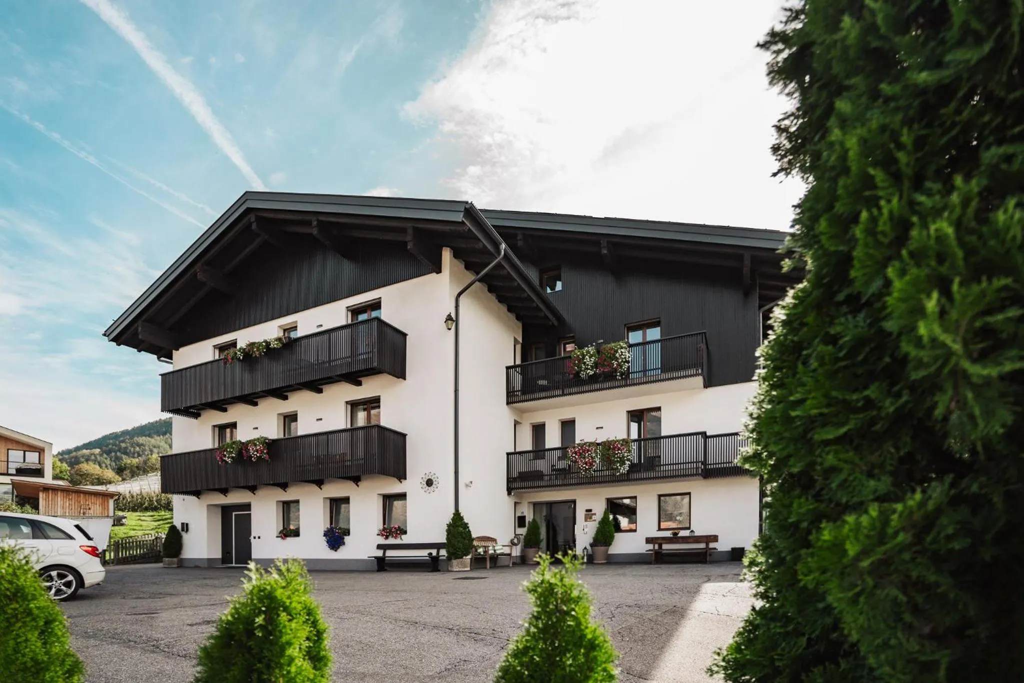 Property building in Residence Karpoforus