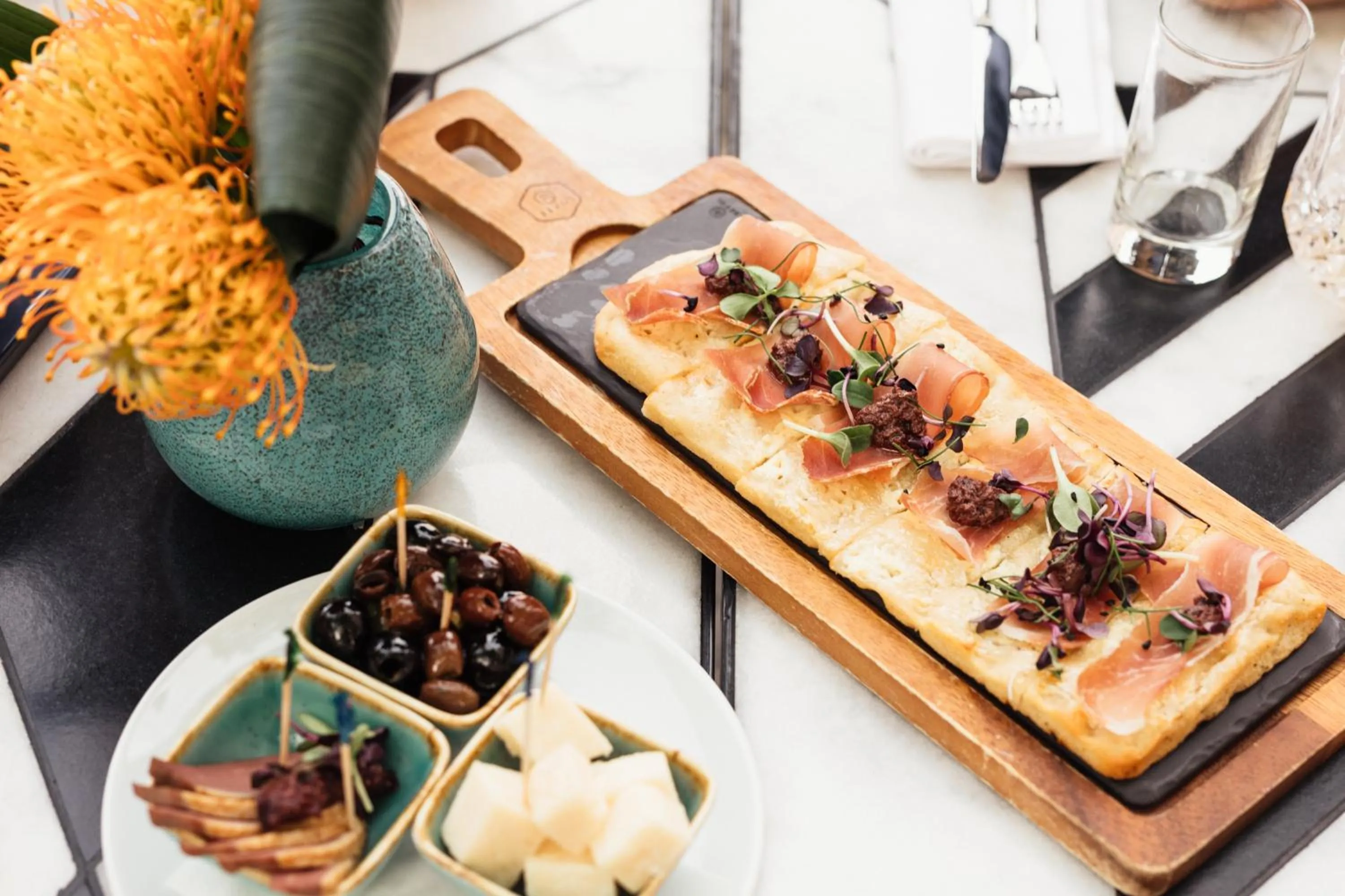 Restaurant/places to eat in Storchen Zürich - Lifestyle Boutique Hotel