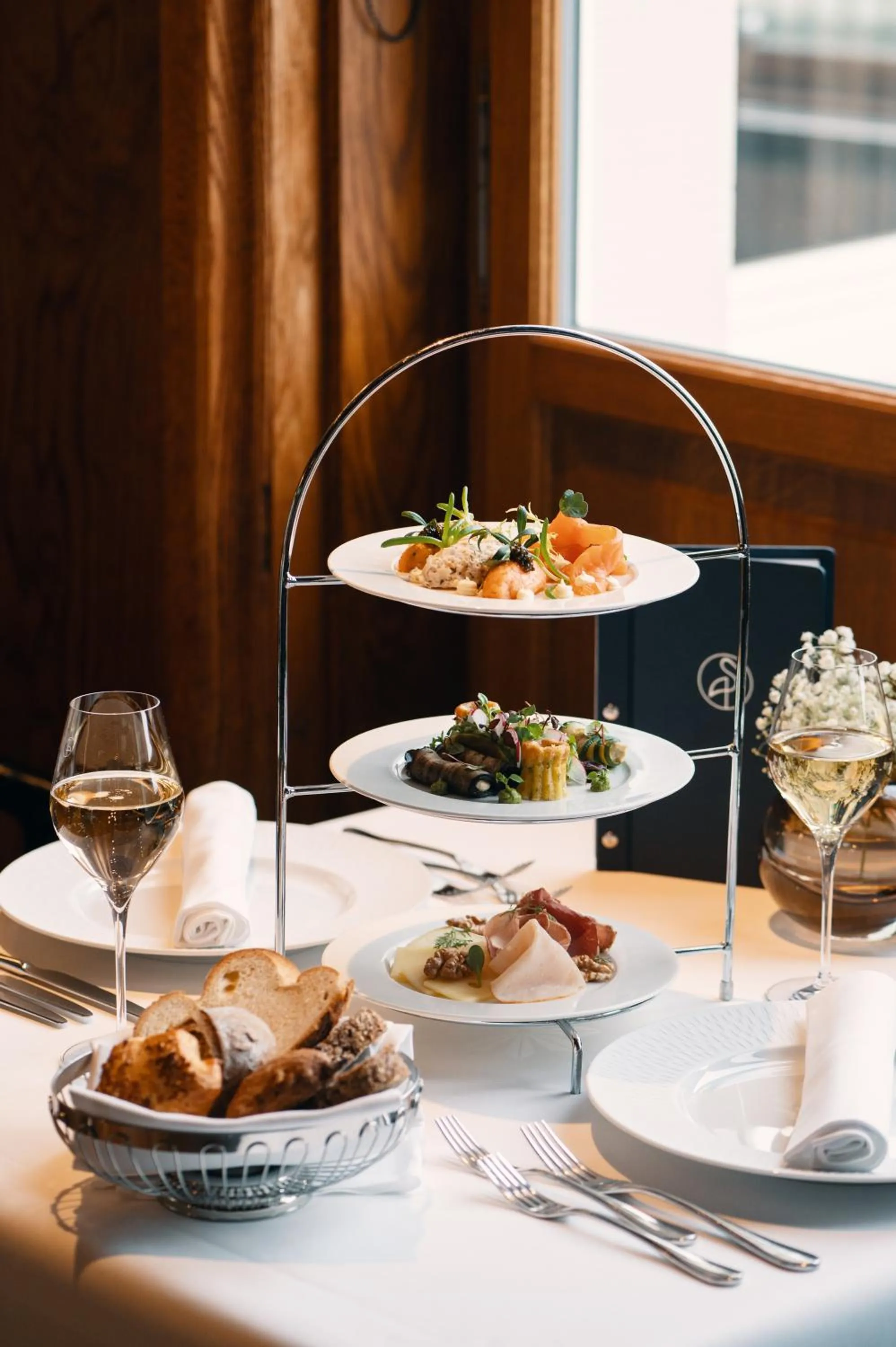 Restaurant/places to eat in Storchen Zürich - Lifestyle Boutique Hotel