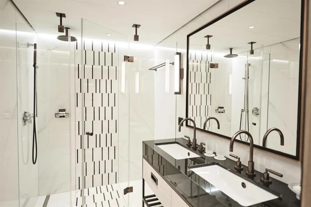 Bathroom in Storchen Zürich - Lifestyle Boutique Hotel