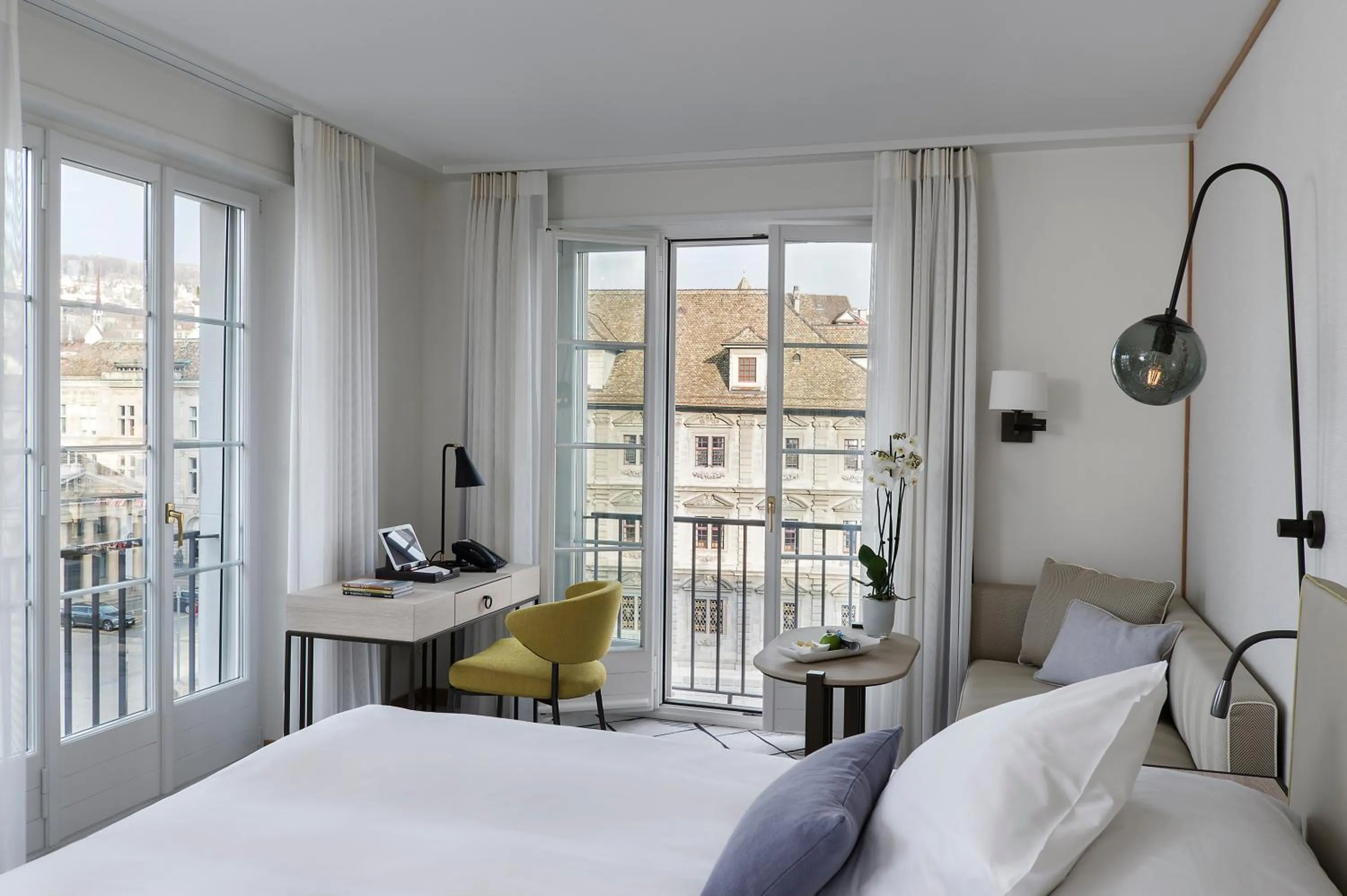 Photo of the whole room, Bed in Storchen Zürich - Lifestyle Boutique Hotel