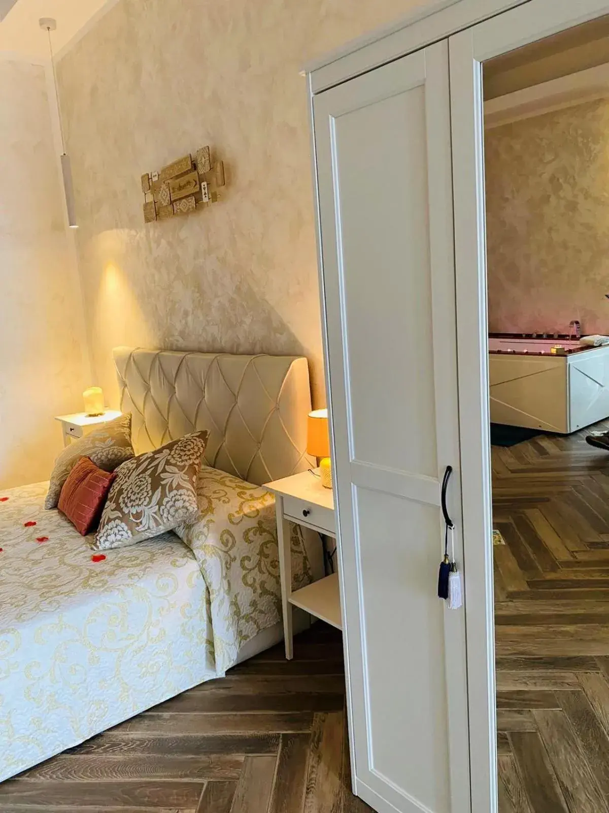 King Suite with Spa Bath - single occupancy in B&B Blu Infinito King Suite with Spa Bath - single occupancy in B&B Blu Infinito