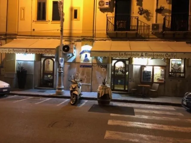 Restaurant/places to eat in B&B Blu Infinito