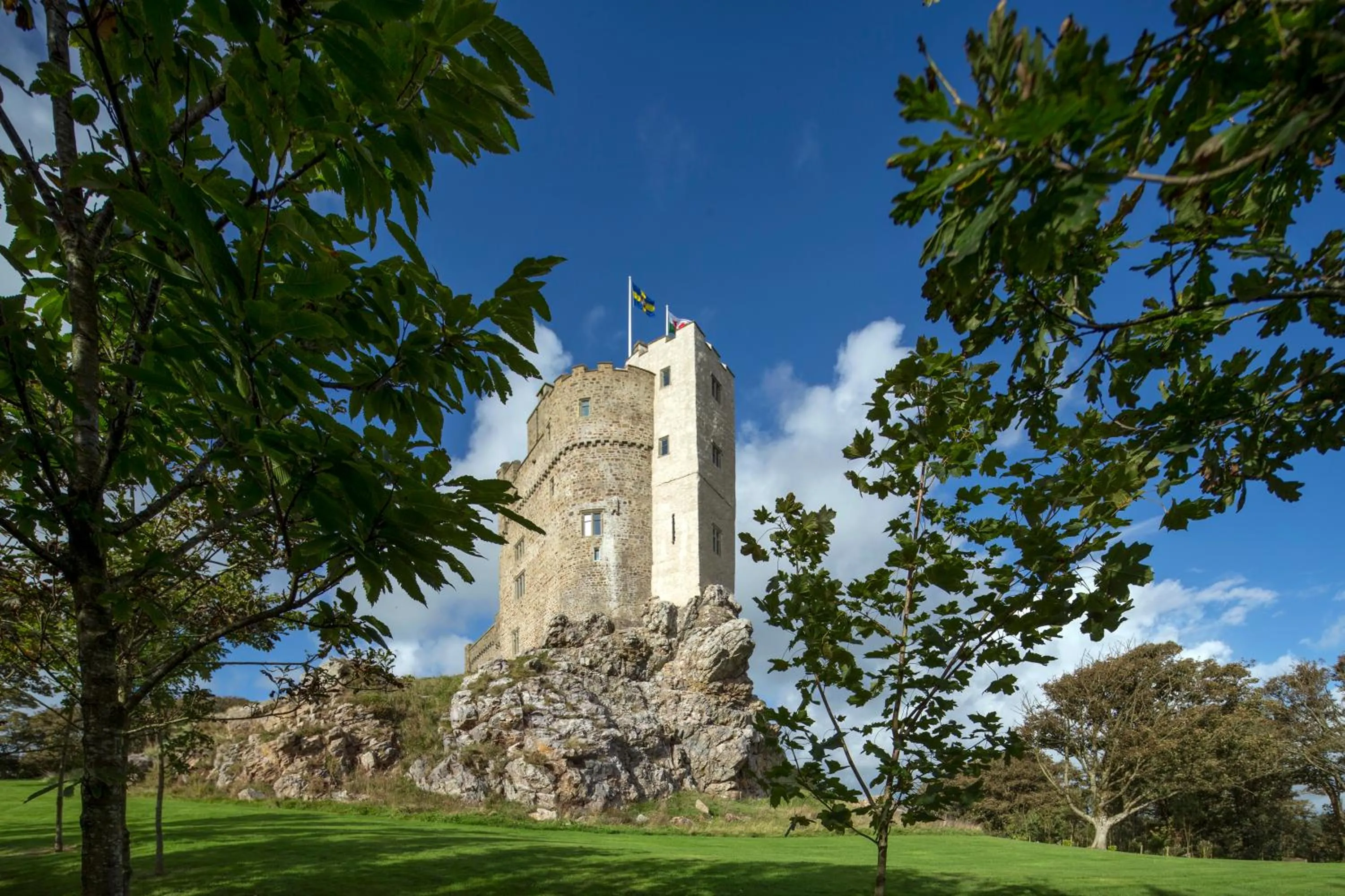 Garden view in Roch Castle