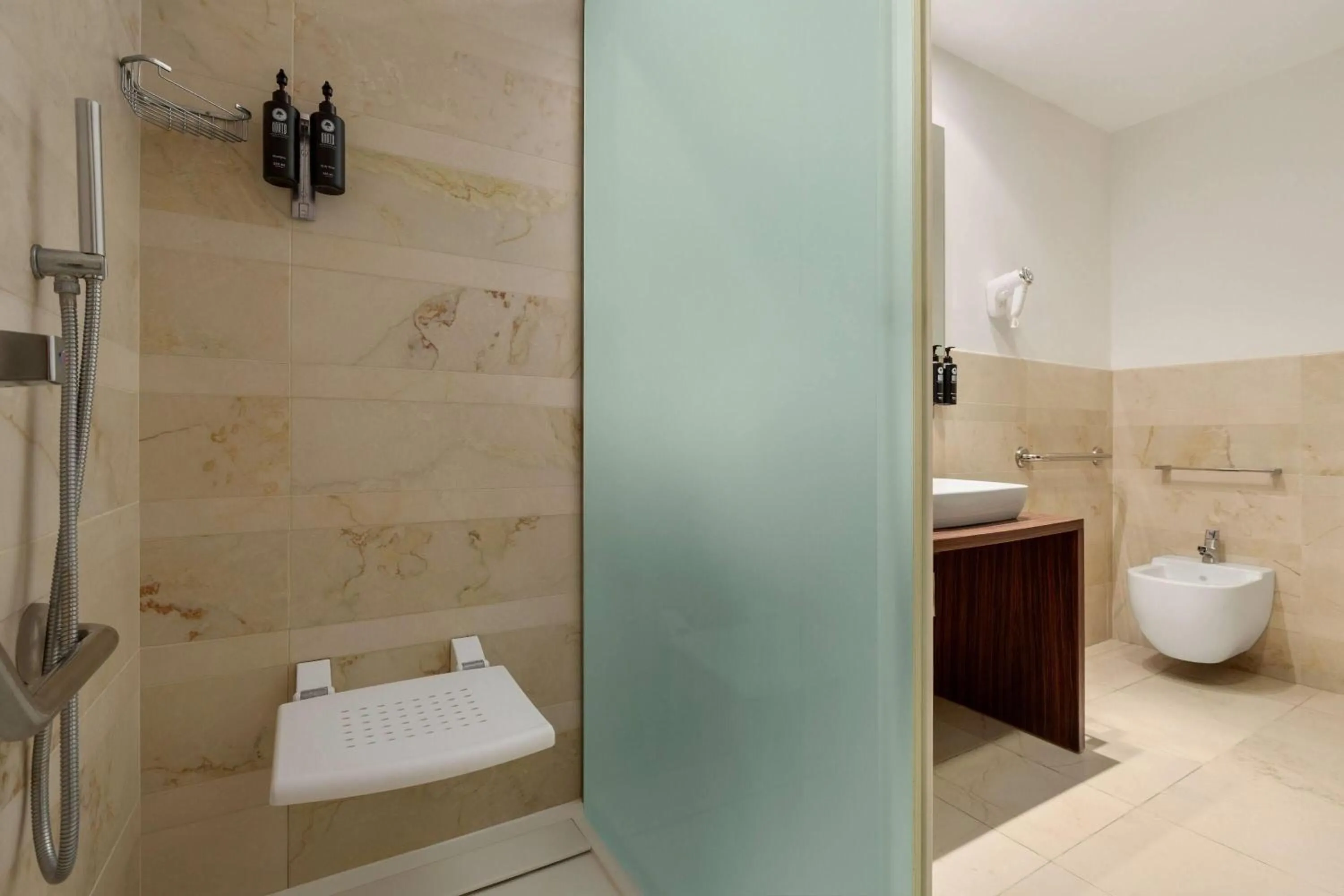 Bathroom in Dolce by Wyndham Siracusa - I Monasteri Golf & Spa