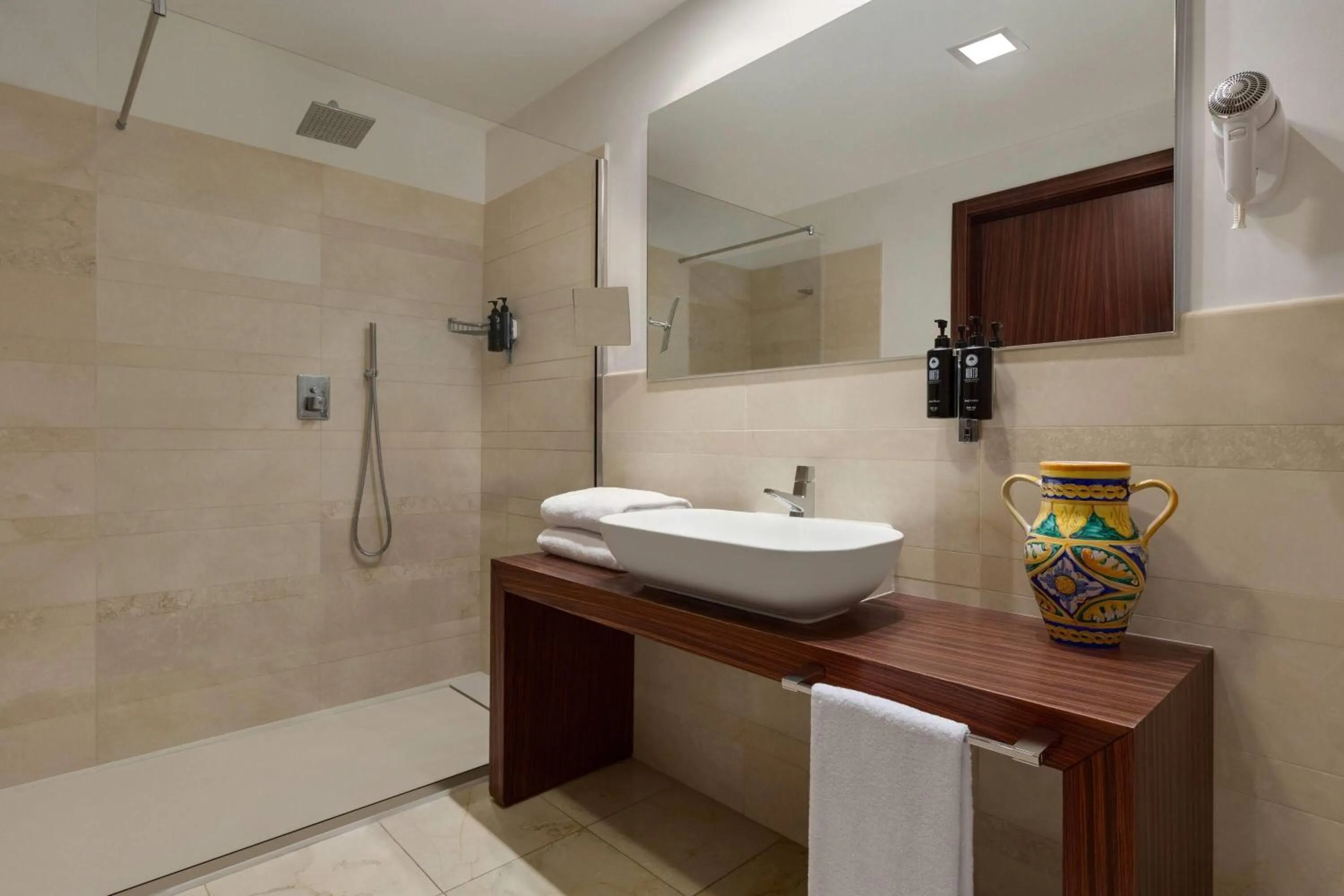 Bathroom in Dolce by Wyndham Siracusa - I Monasteri Golf & Spa