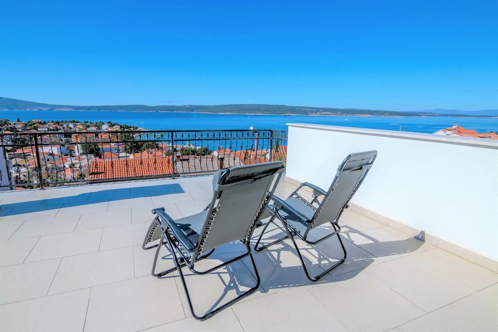 Holiday House Queens with Sea View