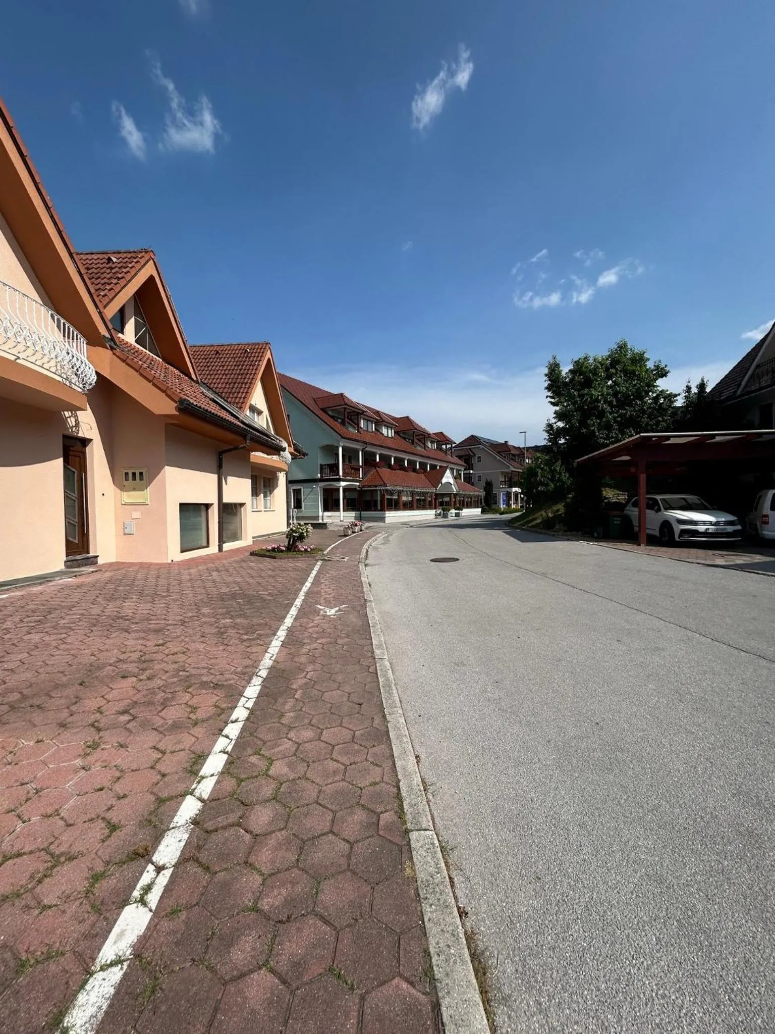 Property building in Rooms Reaktiv