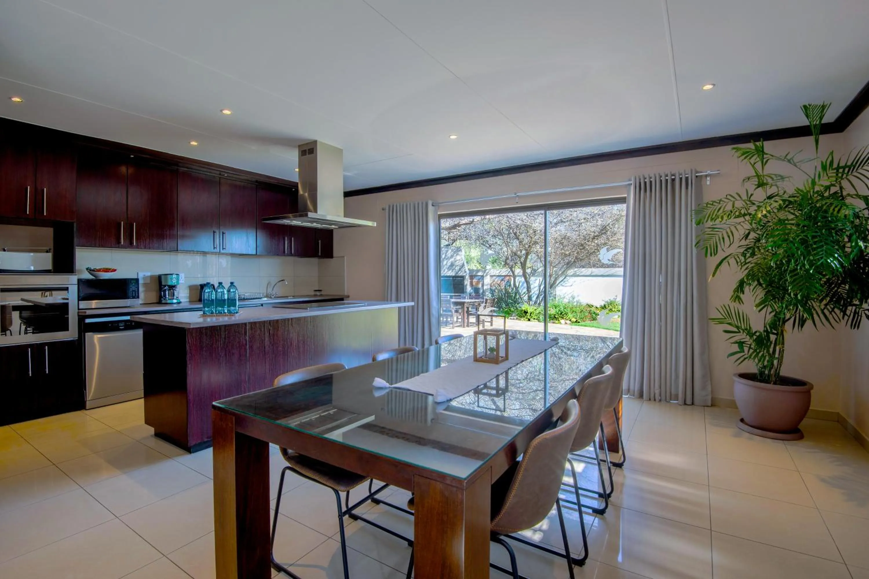Dining area in Arebbusch Travel Lodge