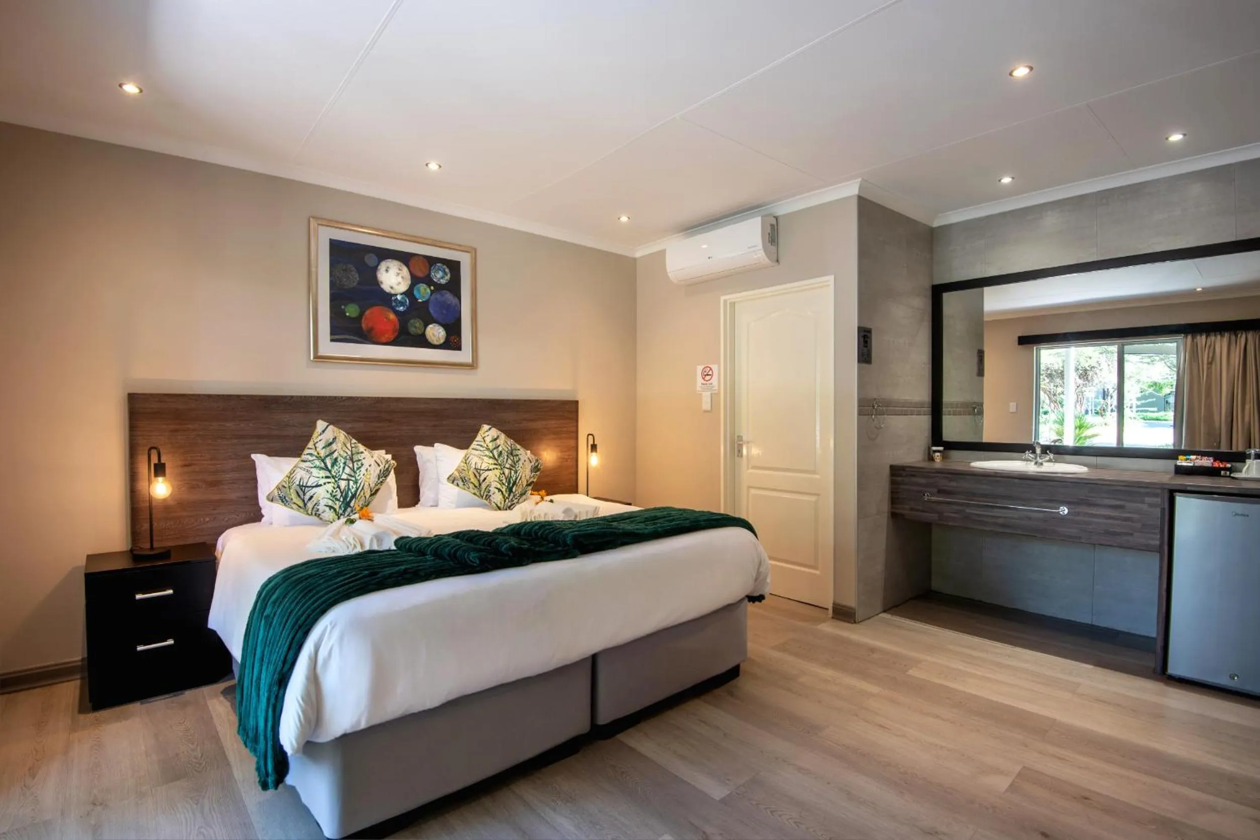 Bed in Arebbusch Travel Lodge