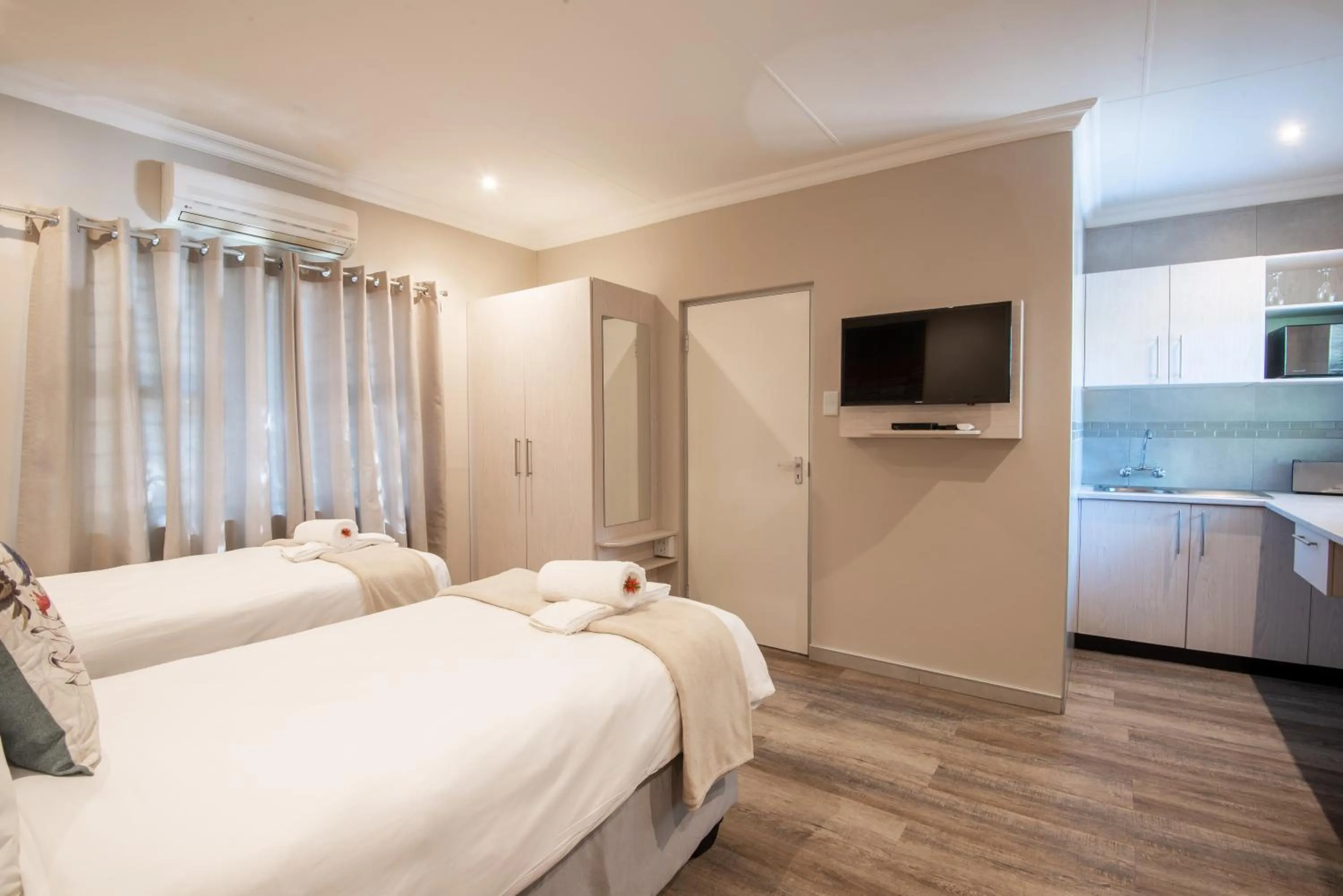 Bed in Arebbusch Travel Lodge