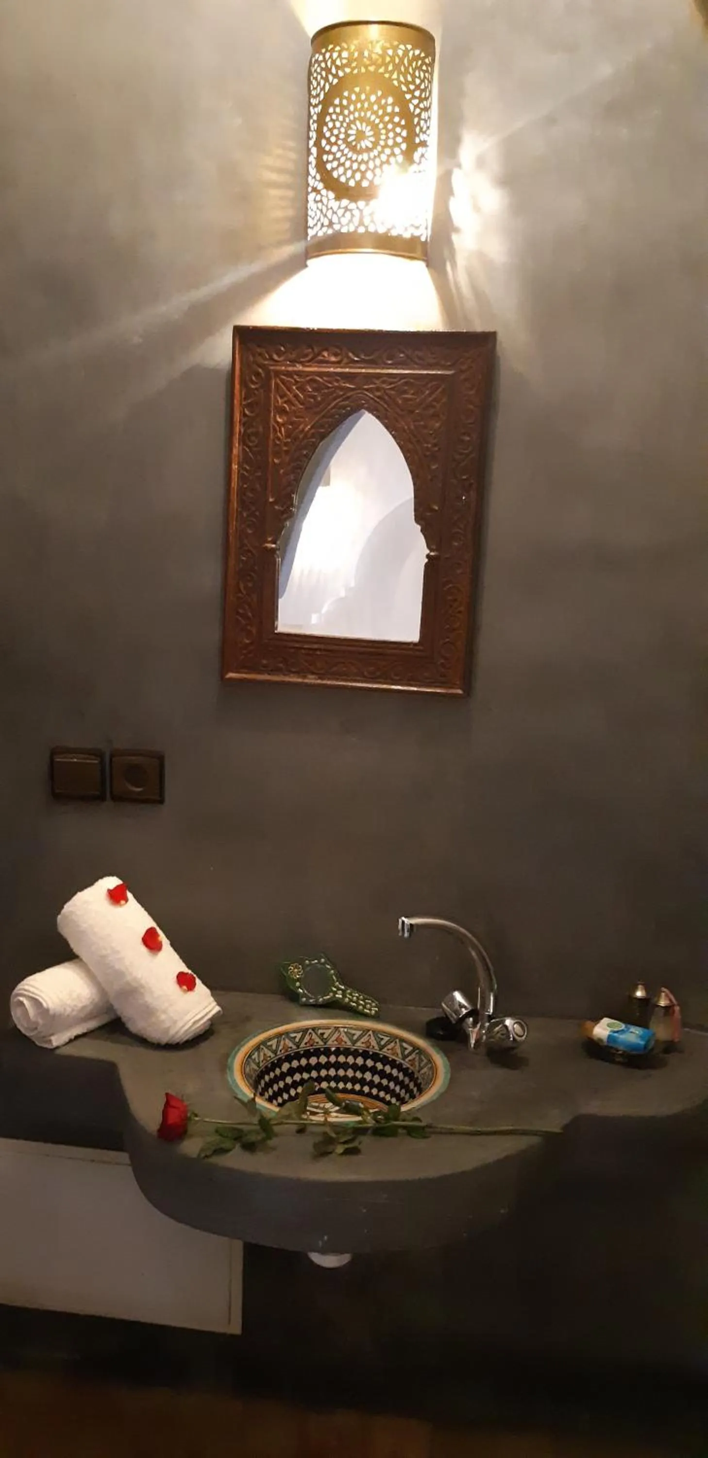 Shower in Riad Simon