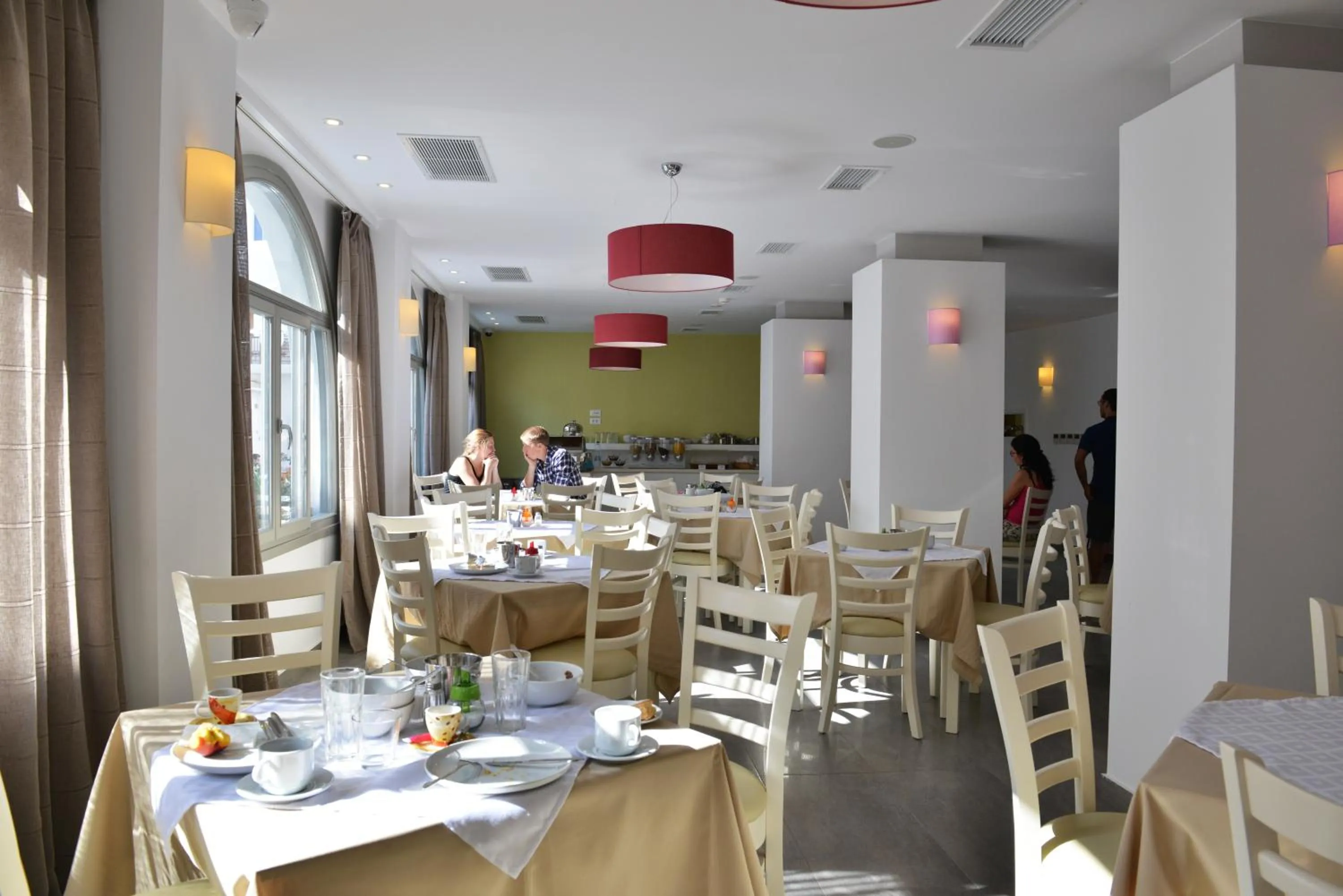 Restaurant/places to eat in Xenia Hotel