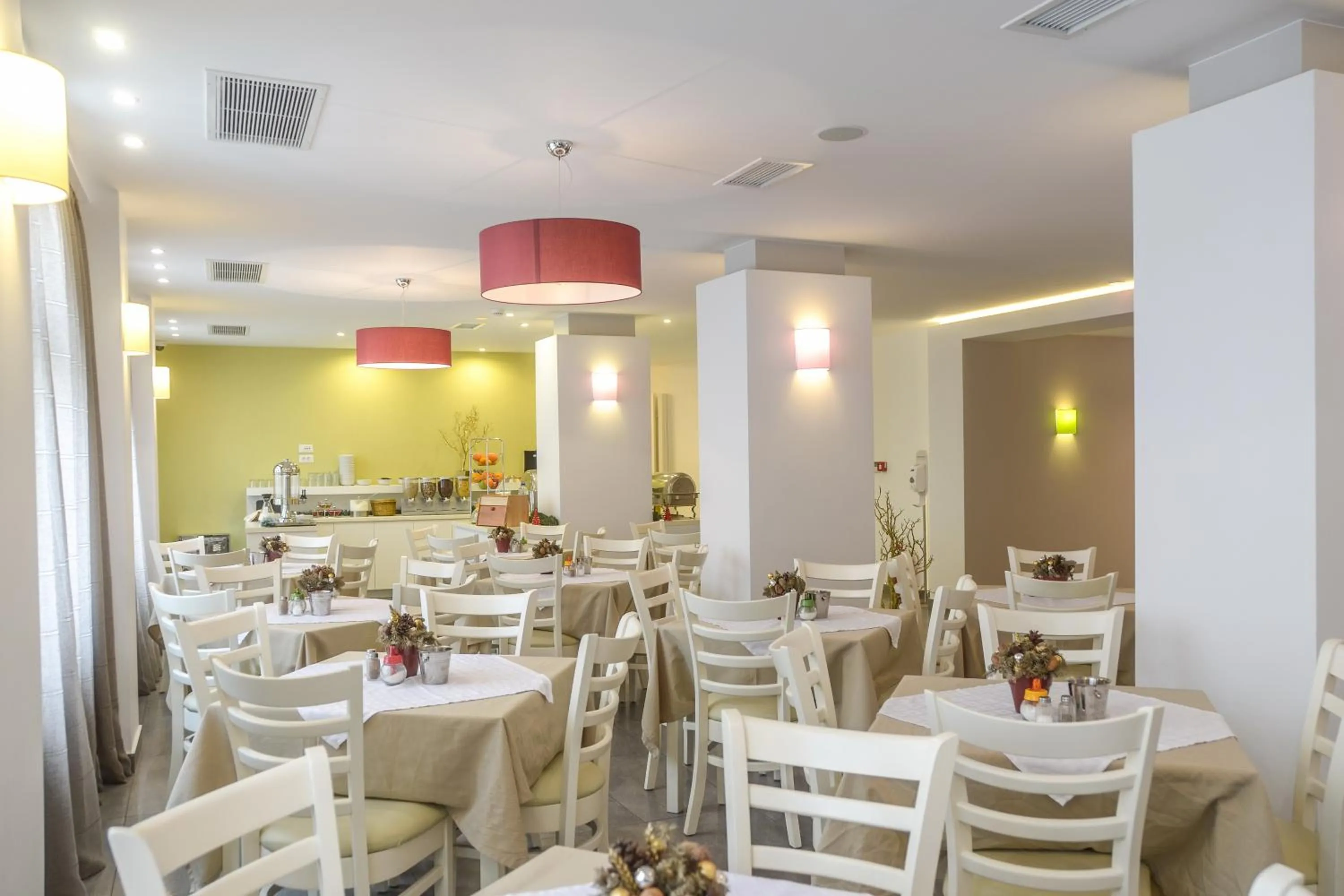 Restaurant/places to eat in Xenia Hotel