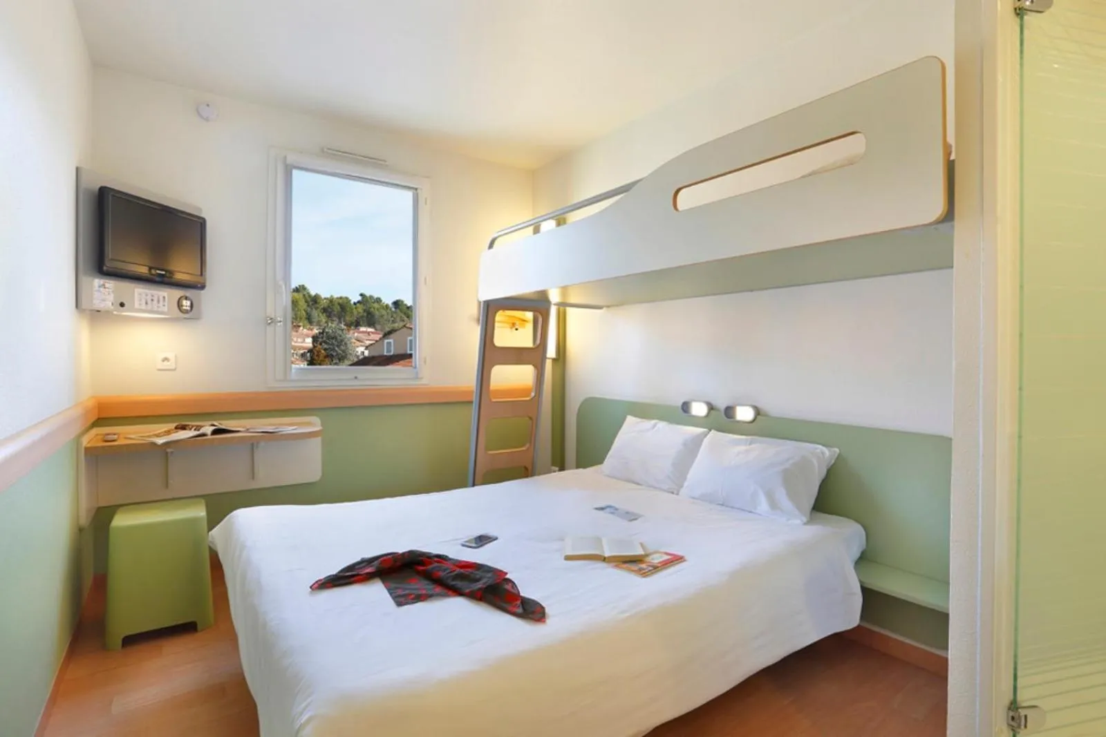 Bedroom, Bed in First Inn Hotel