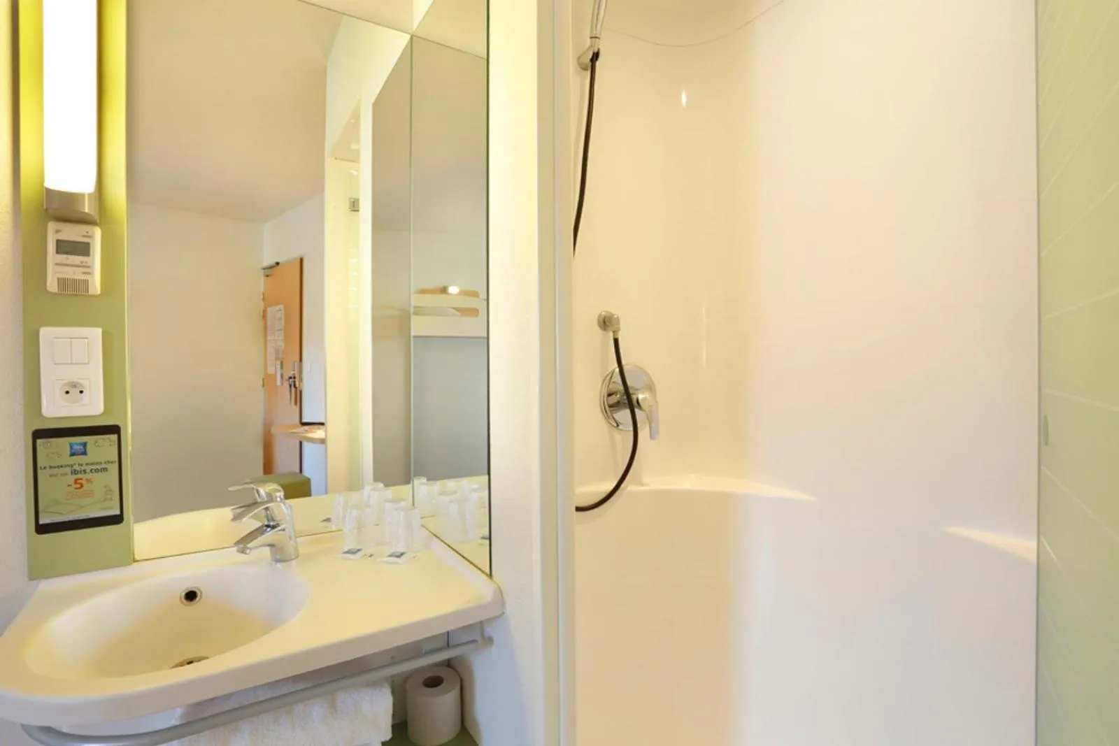 Bathroom in First Inn Hotel