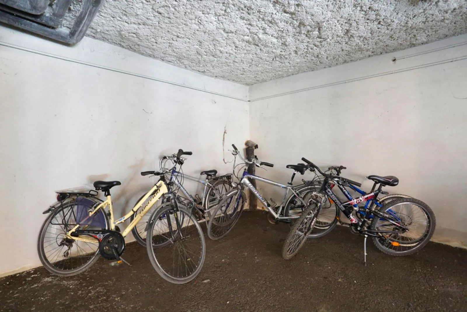 Area and facilities in First Inn Hotel