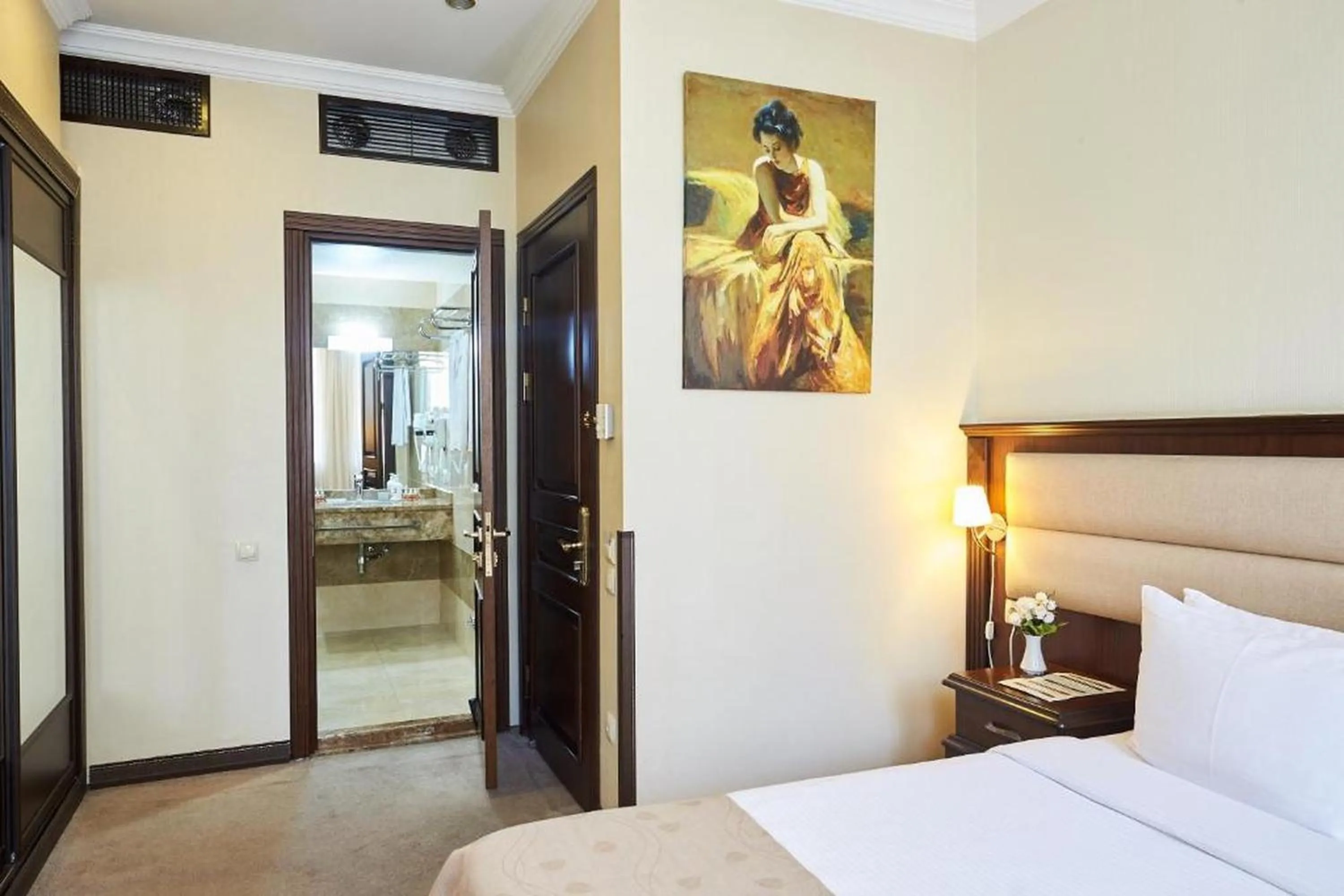 Bedroom, Bed in Smith Hotel