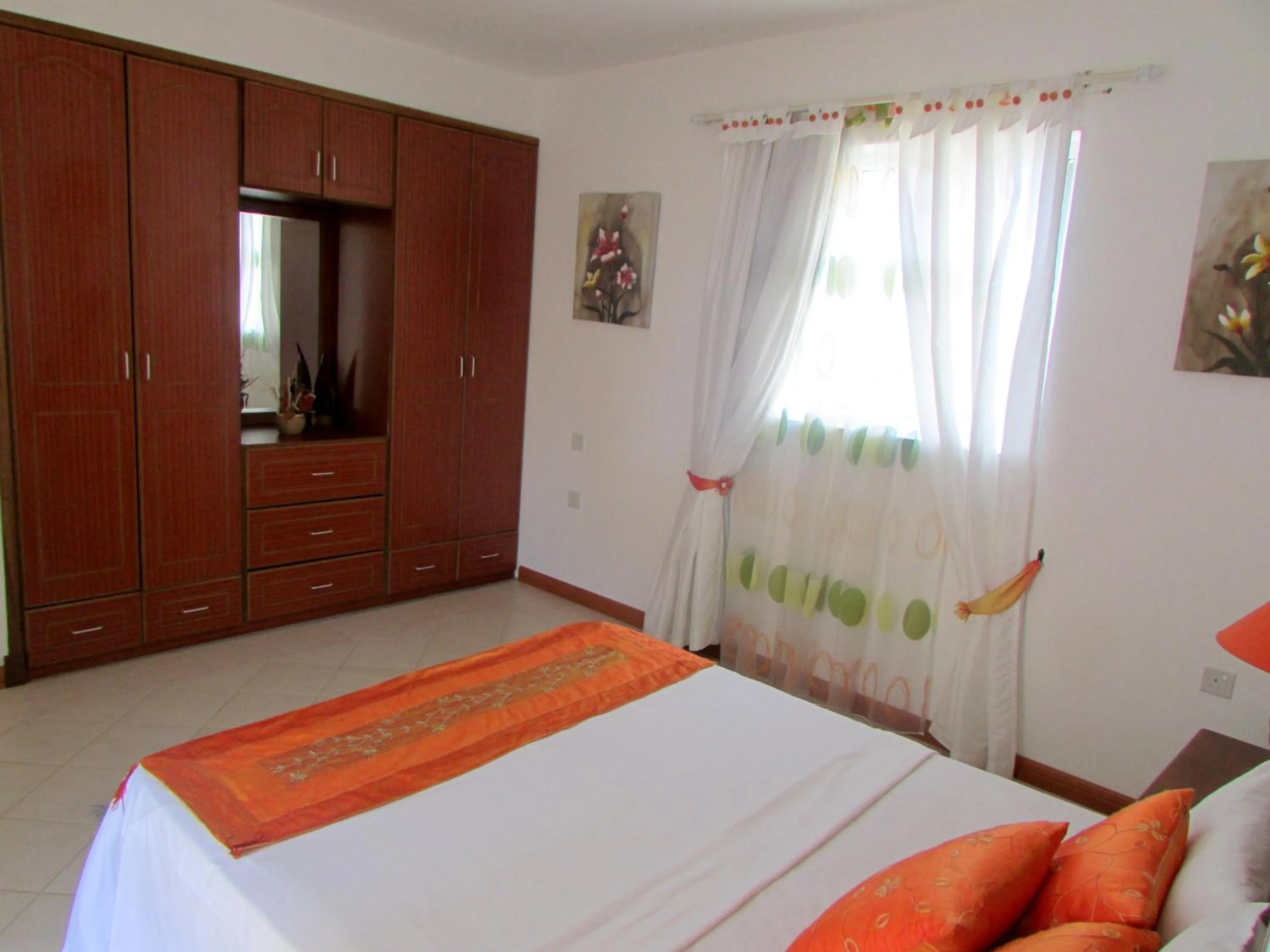 Bedroom, Bed in Golden Rod villa