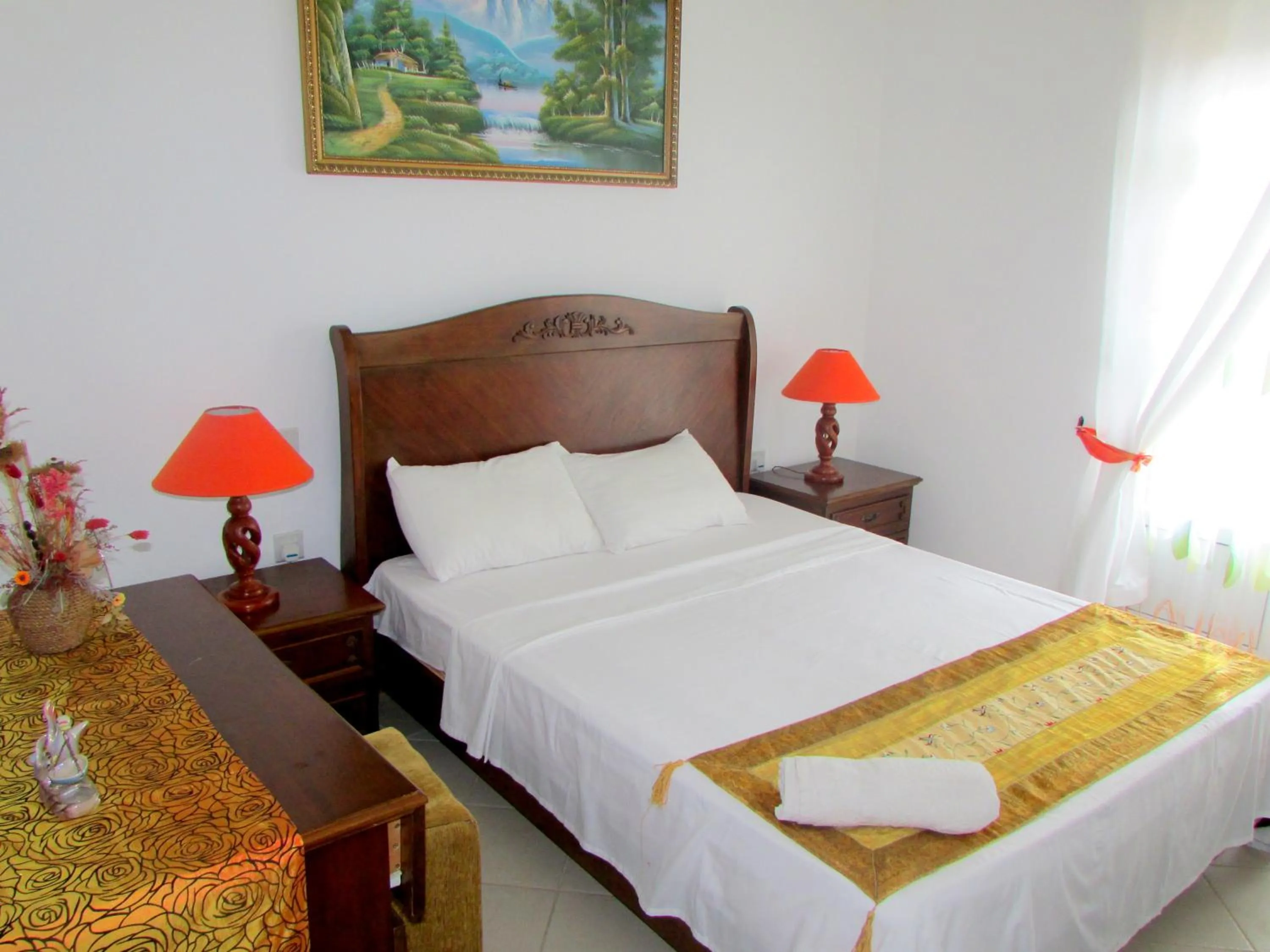 Bedroom, Bed in Golden Rod villa